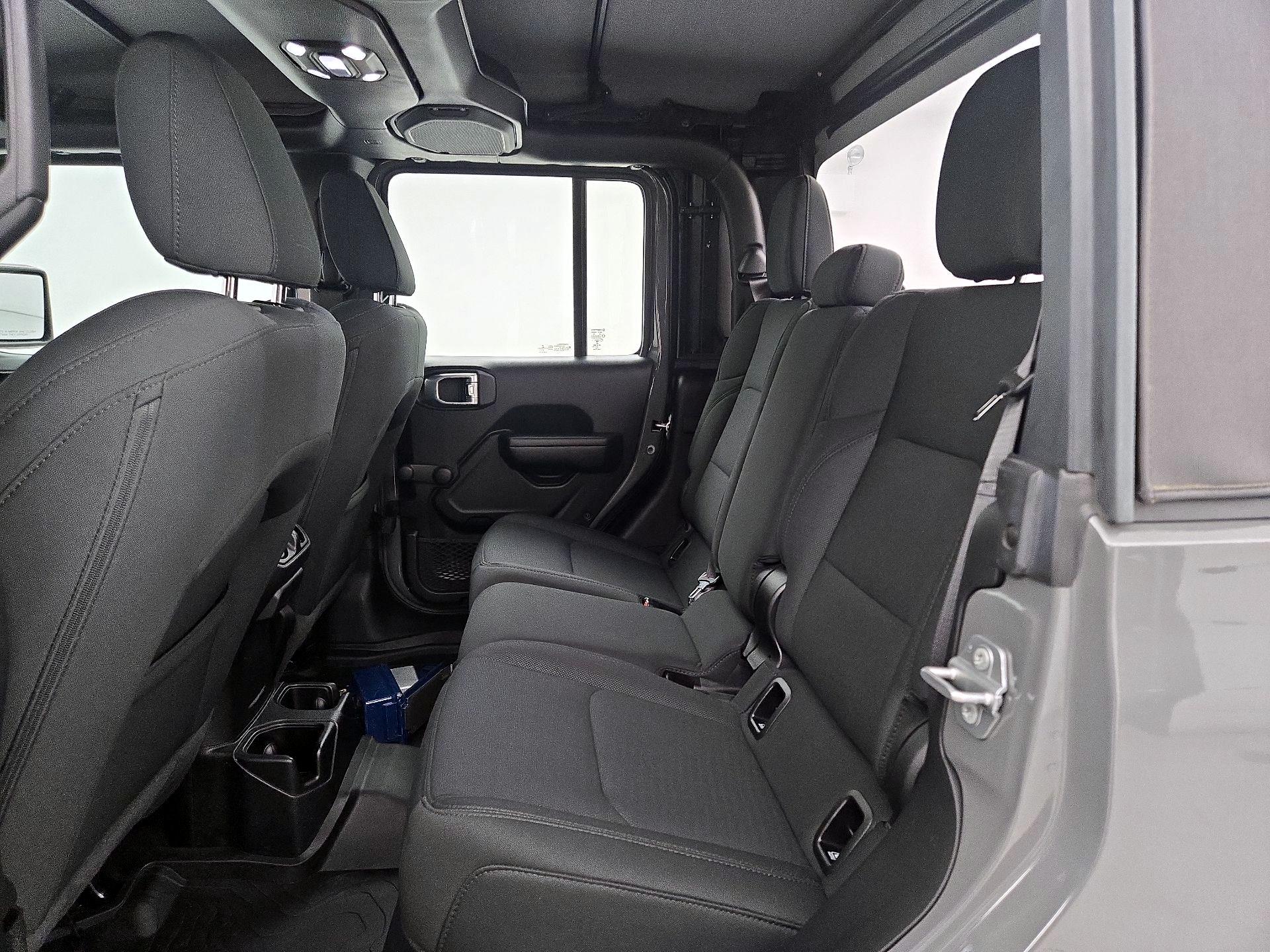 Thumbnail: 2021 Jeep Gladiator - 19