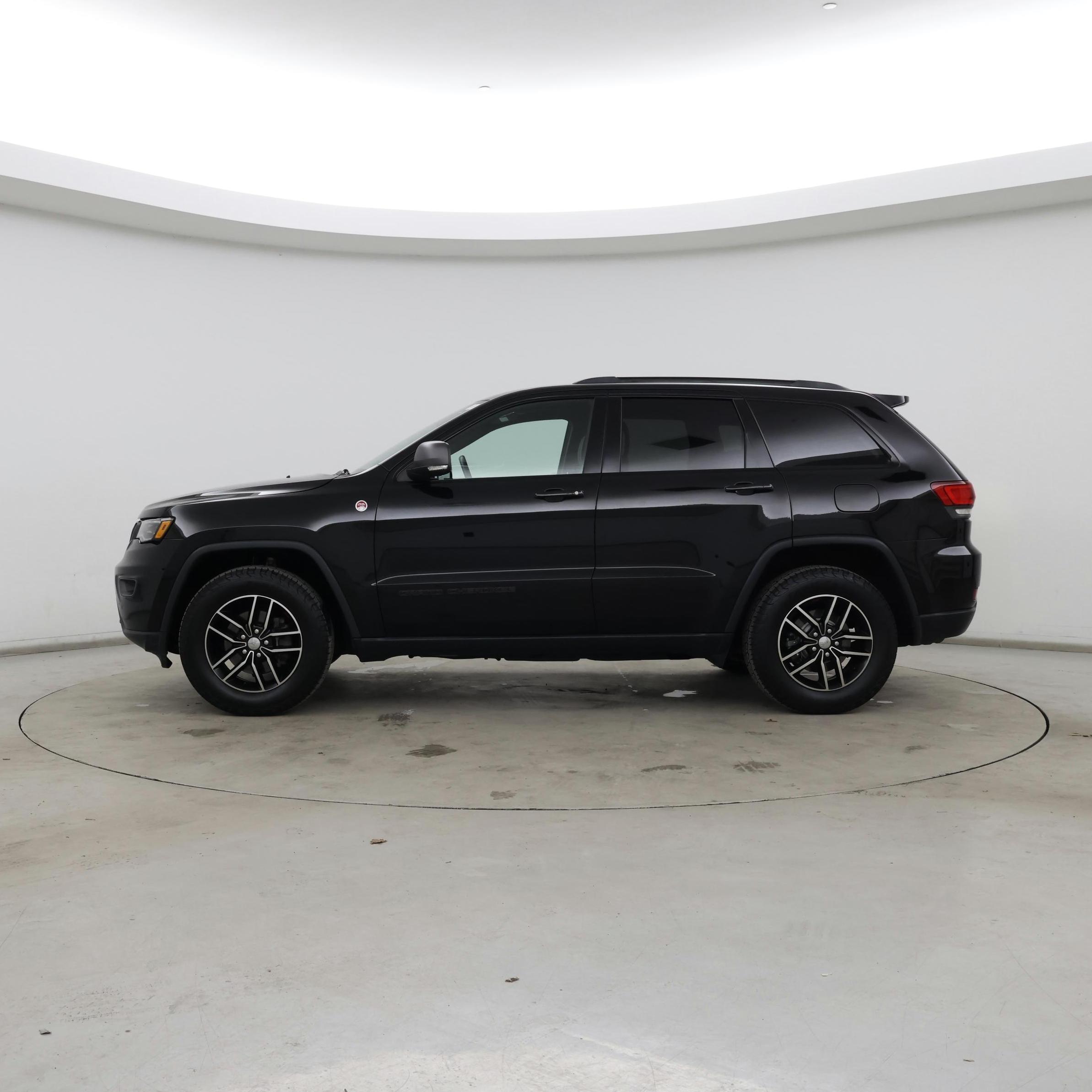 Thumbnail: 2018 Jeep Grand Cherokee - 3