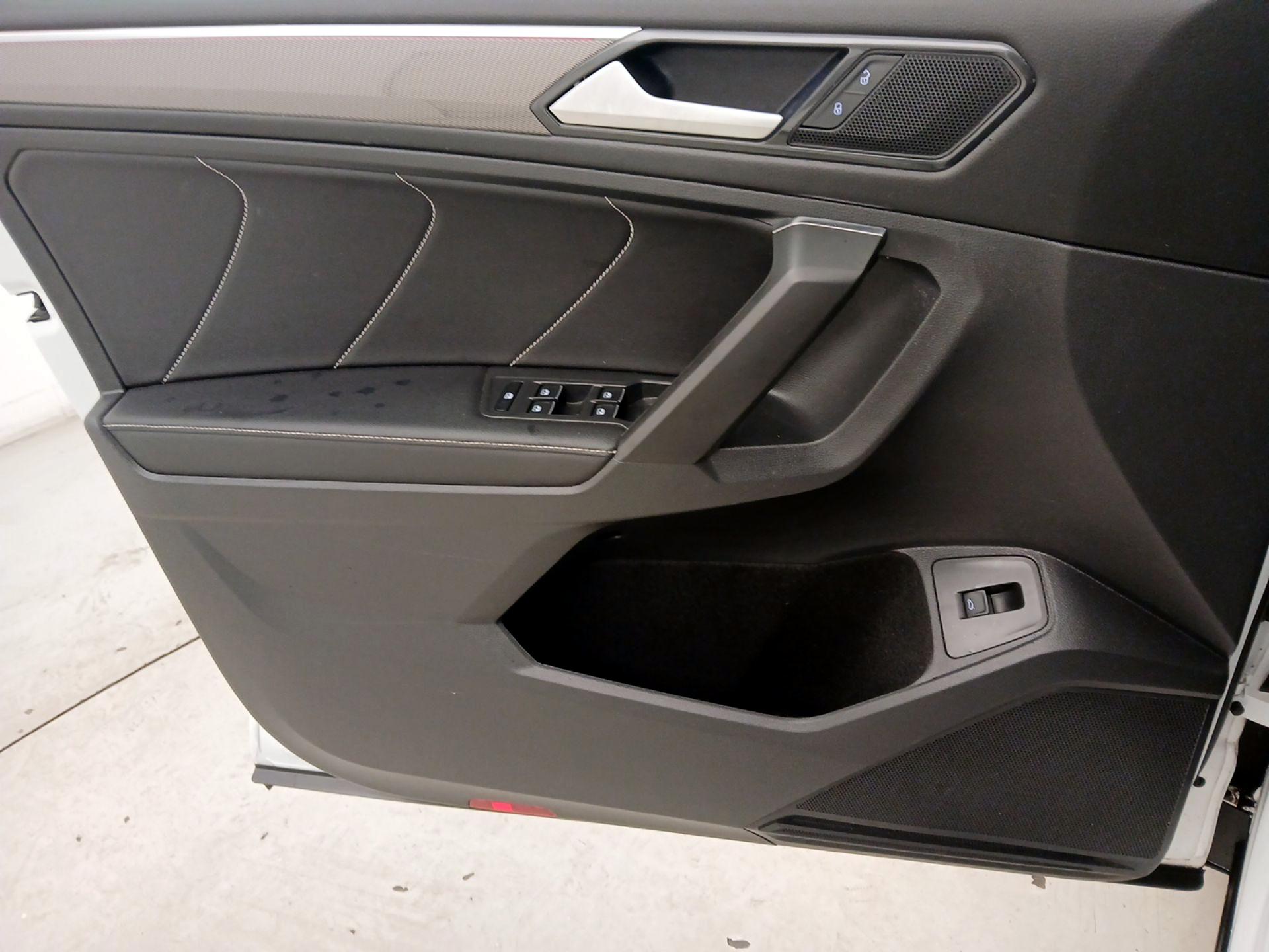 Thumbnail: 2022 Volkswagen Tiguan - 12