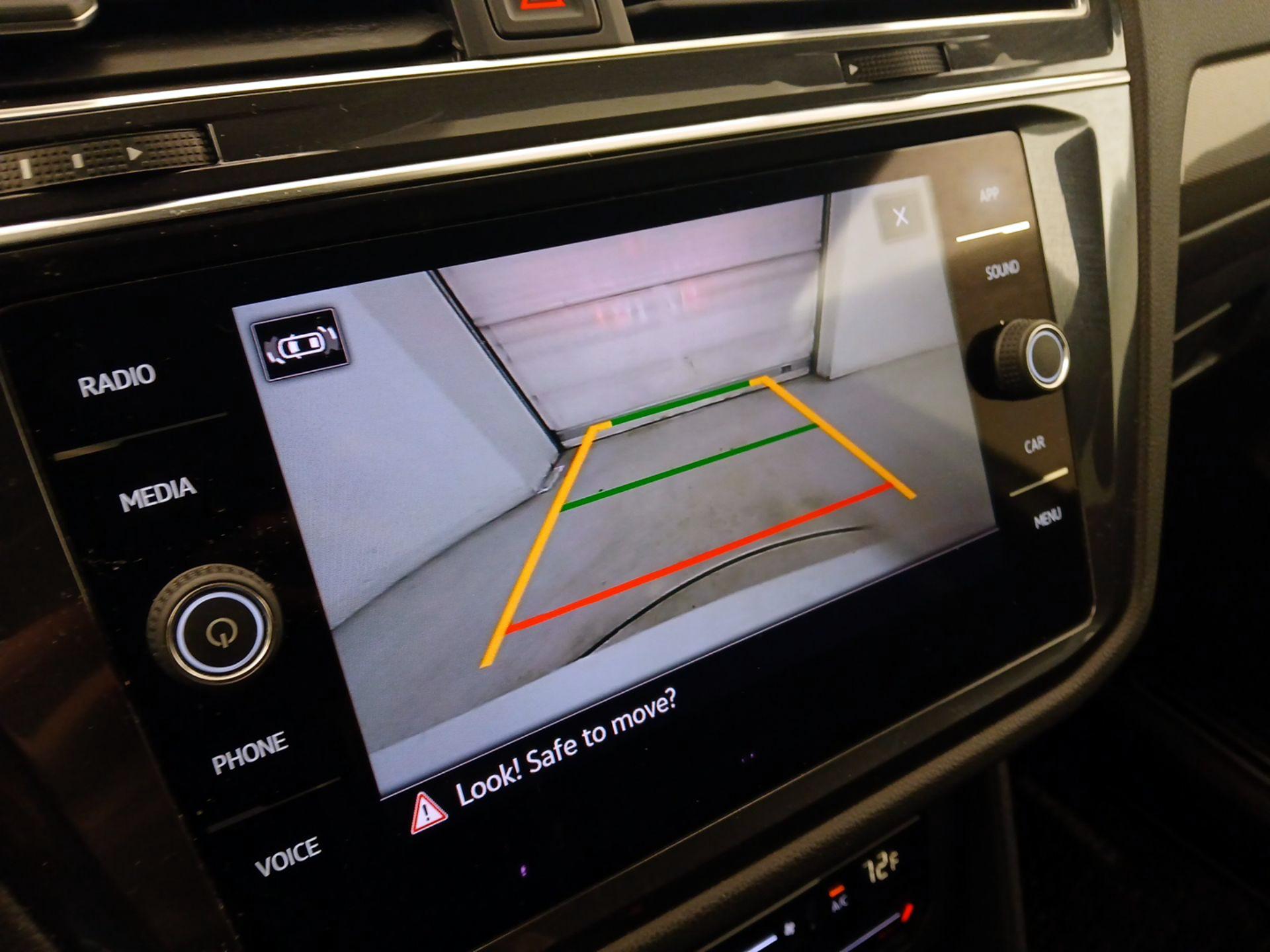 Thumbnail: 2022 Volkswagen Tiguan - 14