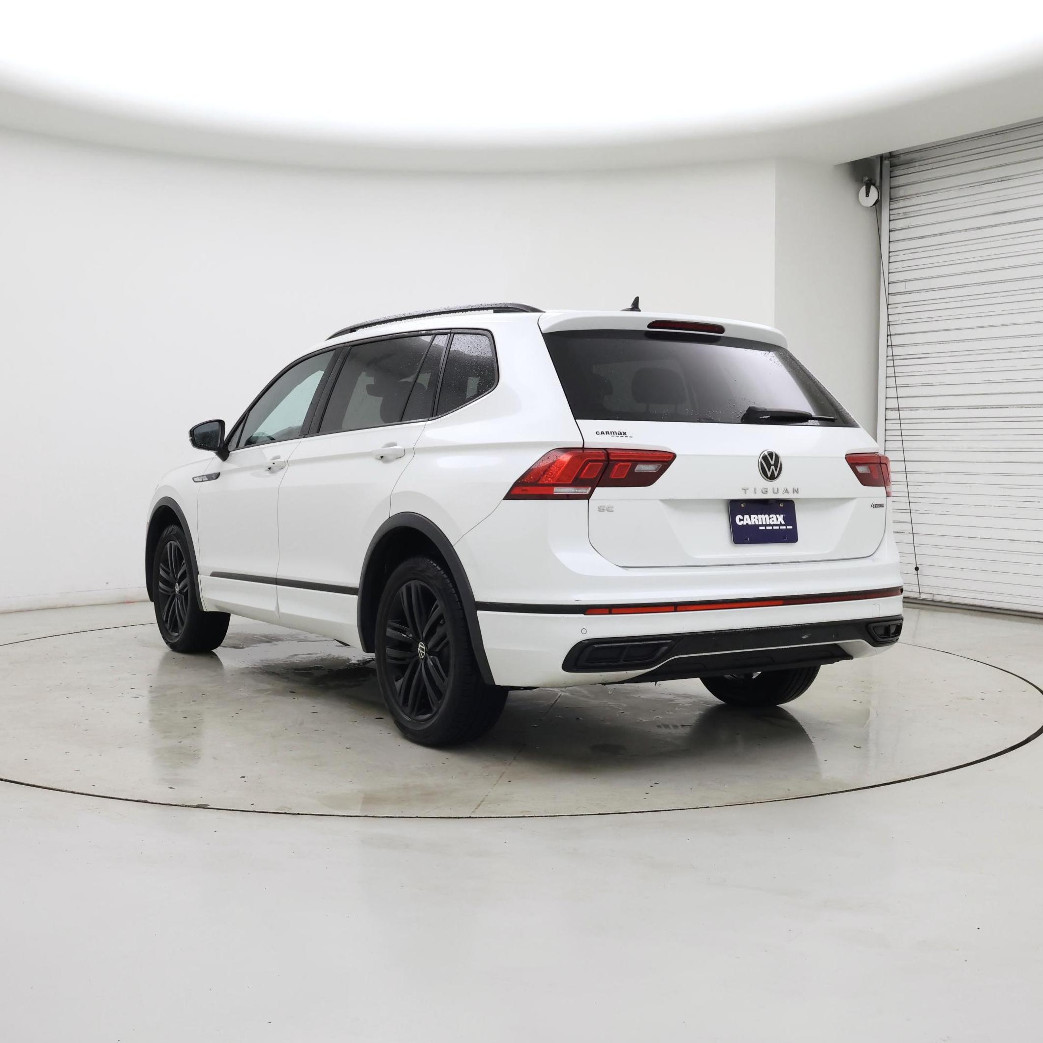 Thumbnail: 2022 Volkswagen Tiguan - 2