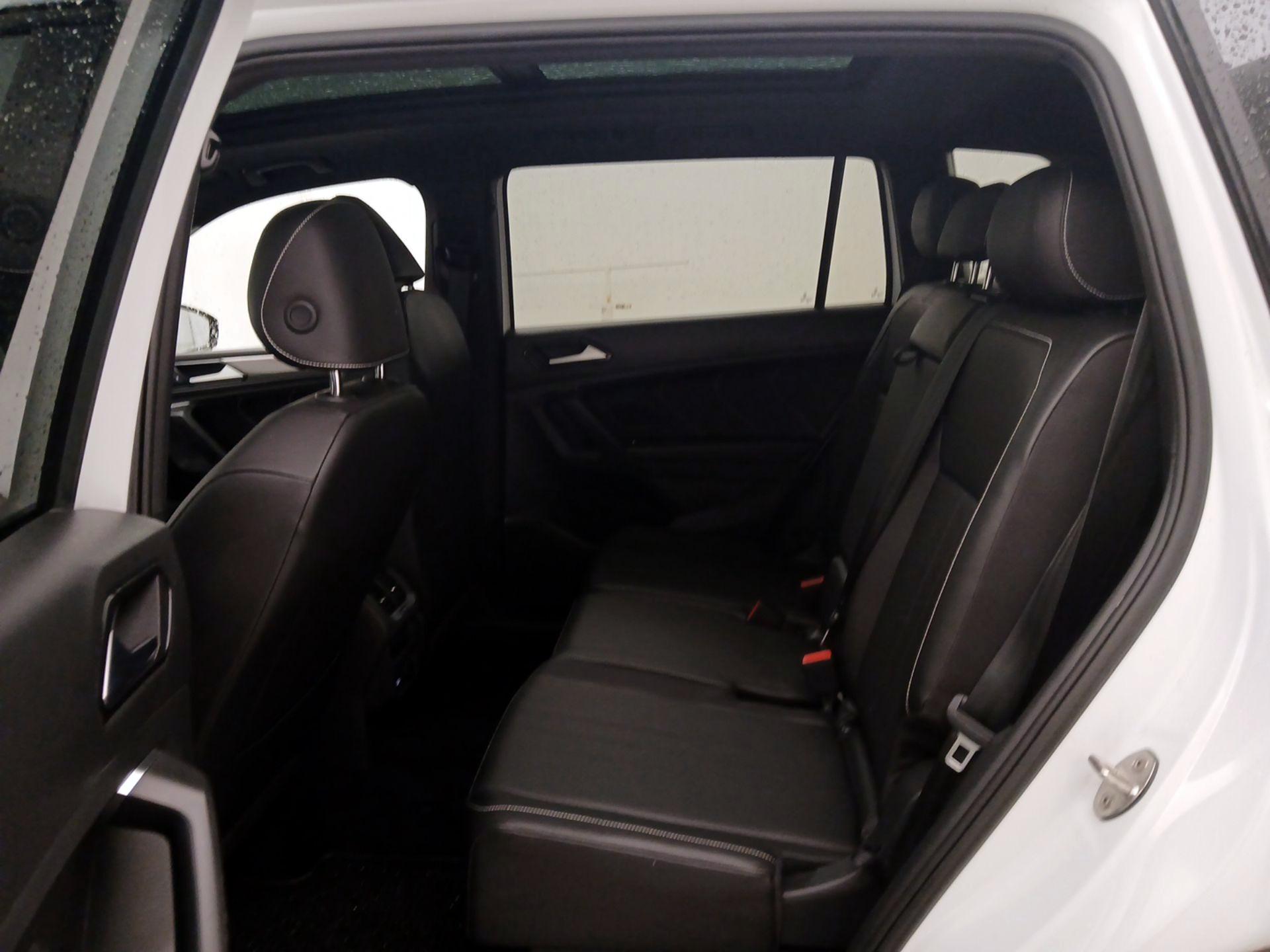 Thumbnail: 2022 Volkswagen Tiguan - 20