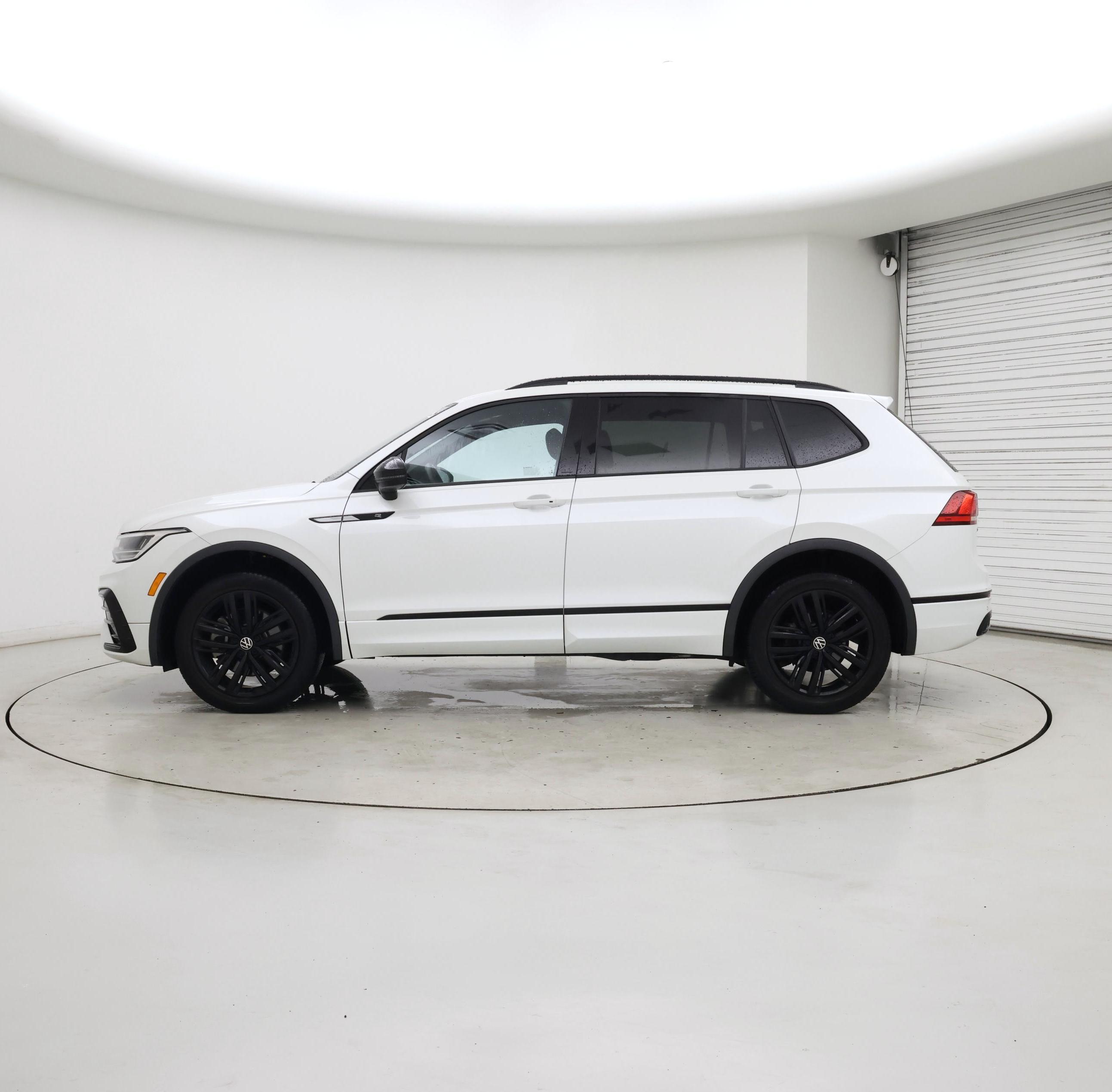 Thumbnail: 2022 Volkswagen Tiguan - 3