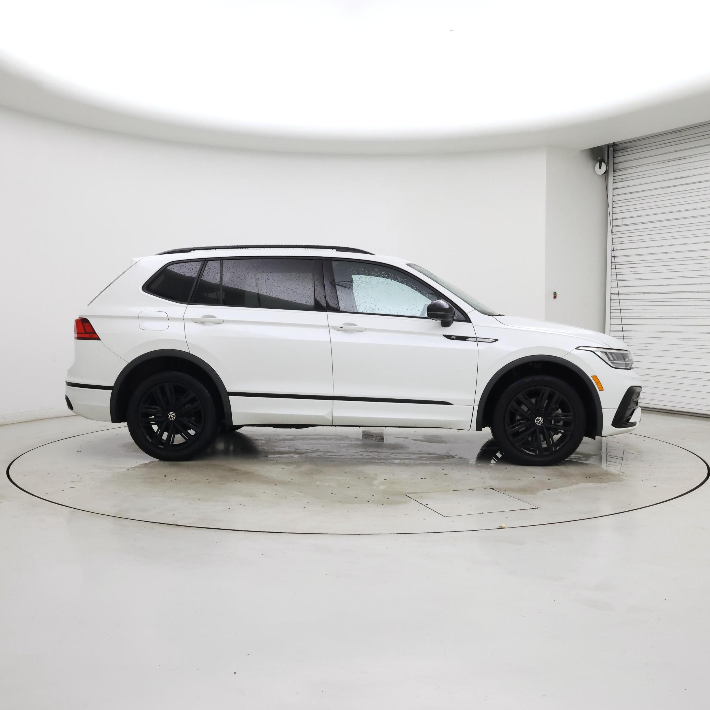 Thumbnail: 2022 Volkswagen Tiguan - 7