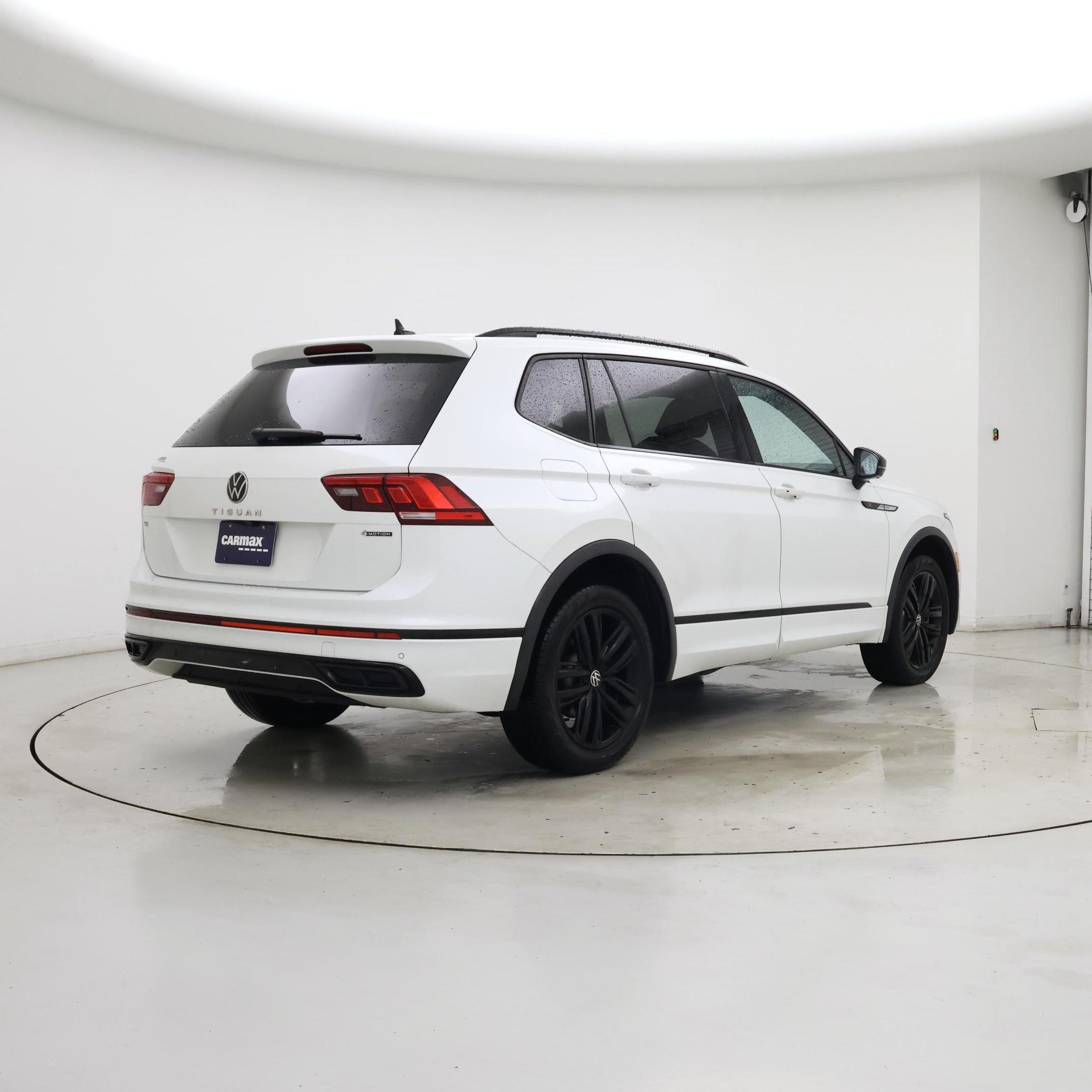 Thumbnail: 2022 Volkswagen Tiguan - 8