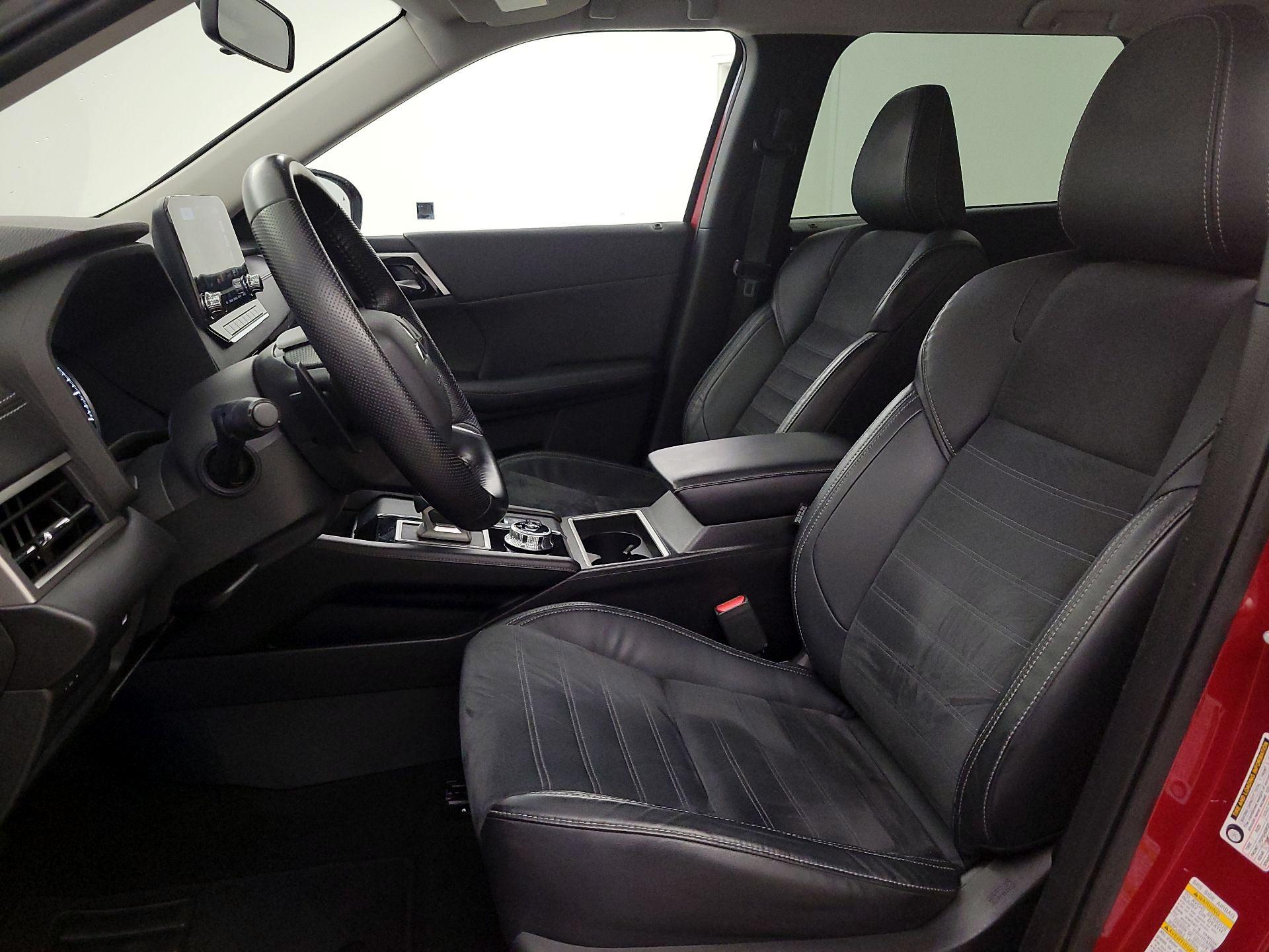 Thumbnail: 2022 Mitsubishi Outlander - 11