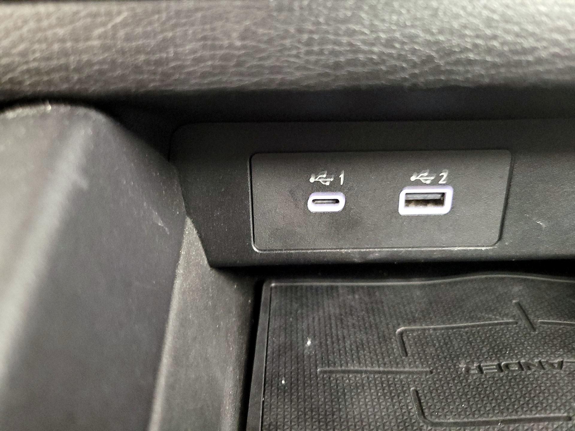 Thumbnail: 2022 Mitsubishi Outlander - 19