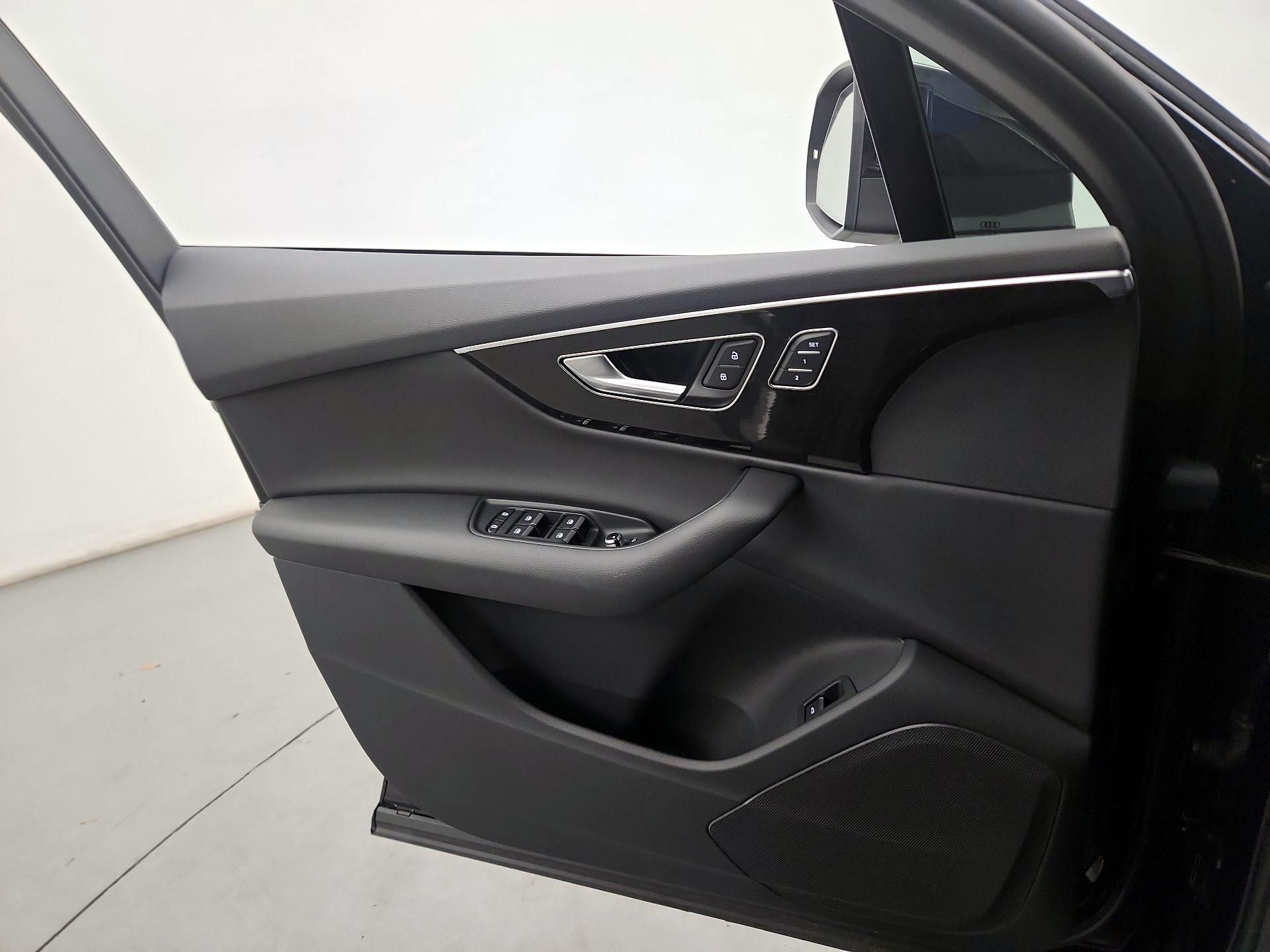 Thumbnail: 2023 Audi Q7 - 10