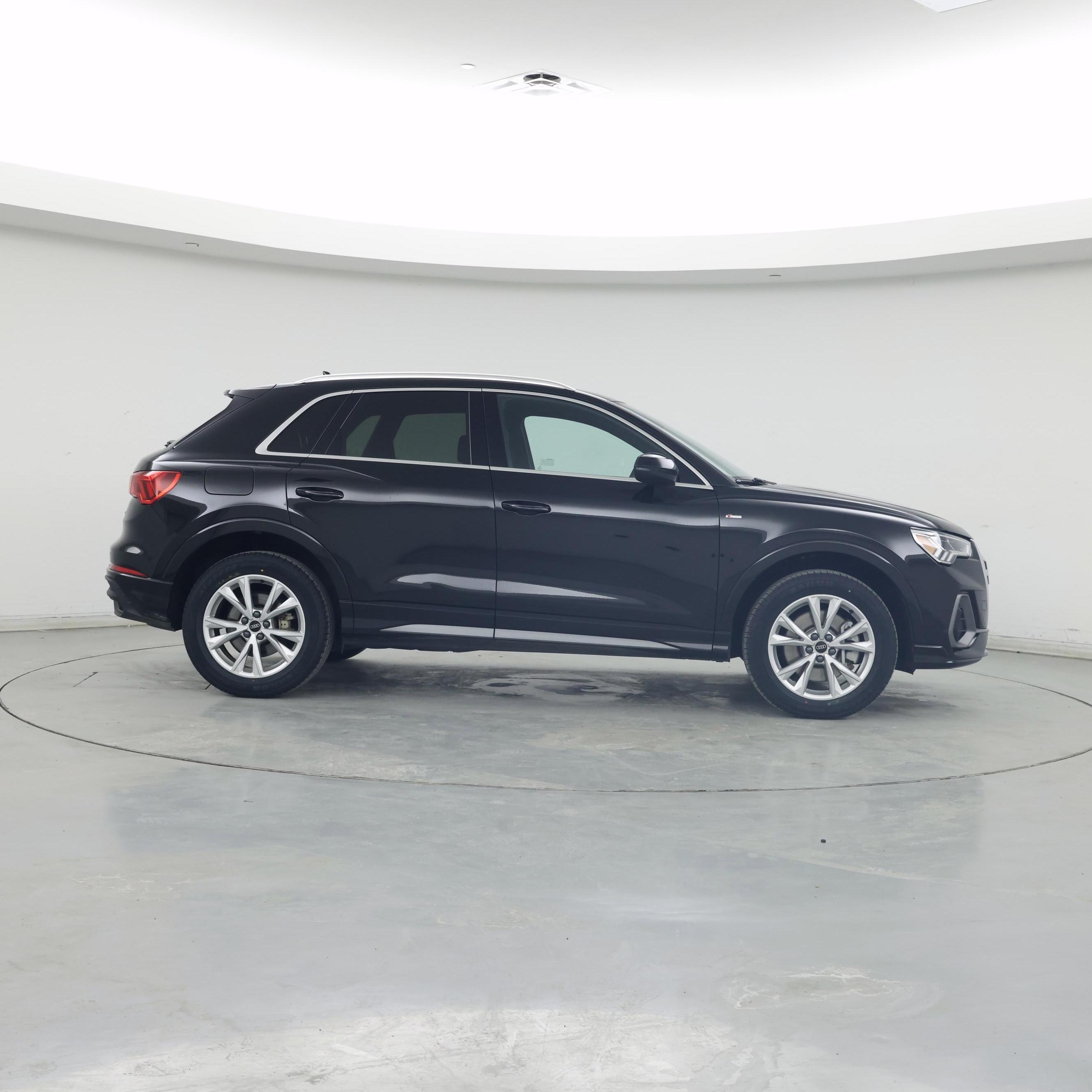 Thumbnail: 2023 Audi Q3 - 7