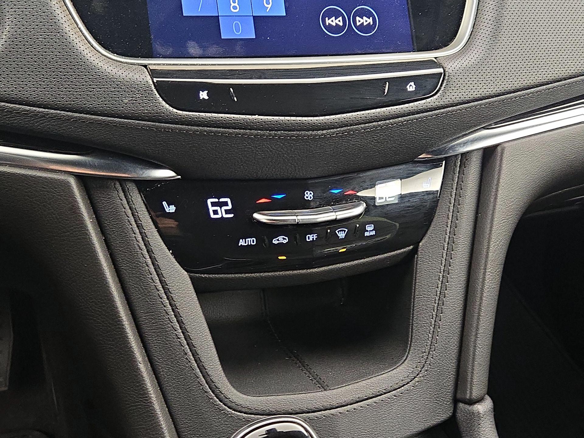 Thumbnail: 2023 Cadillac XT5 - 17