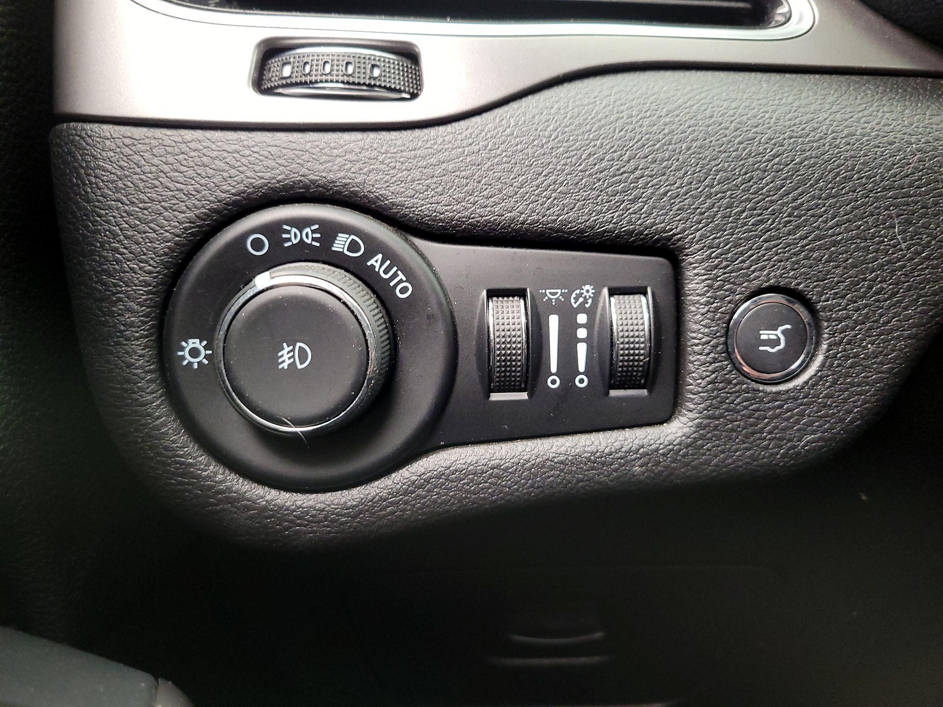 Thumbnail: 2021 Jeep Cherokee - 13