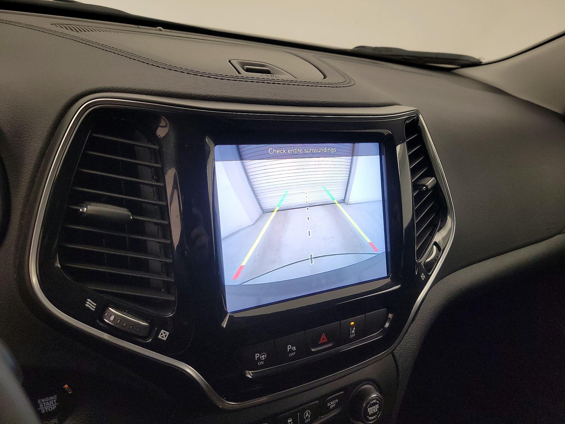 Thumbnail: 2021 Jeep Cherokee - 14