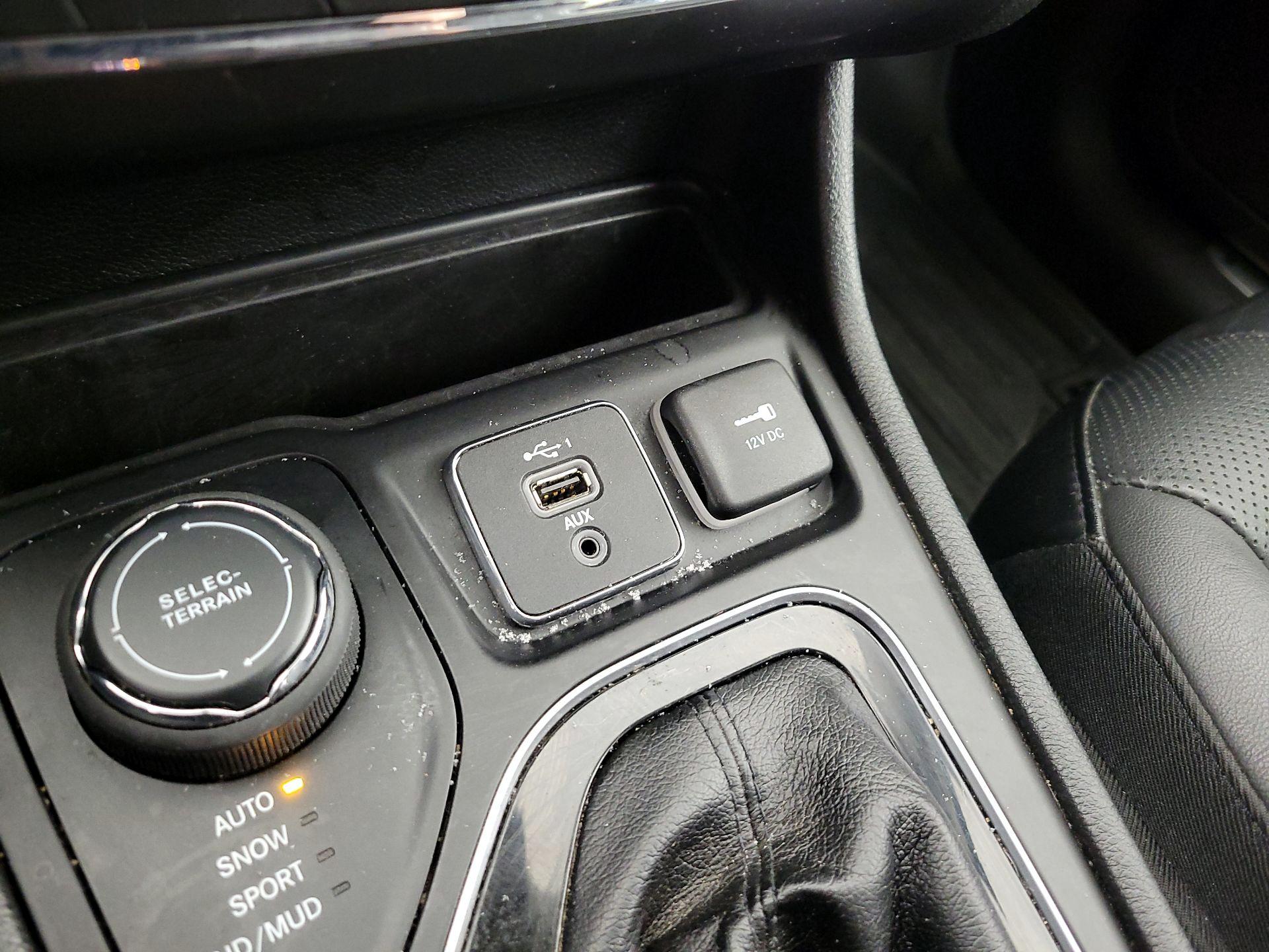 Thumbnail: 2021 Jeep Cherokee - 18