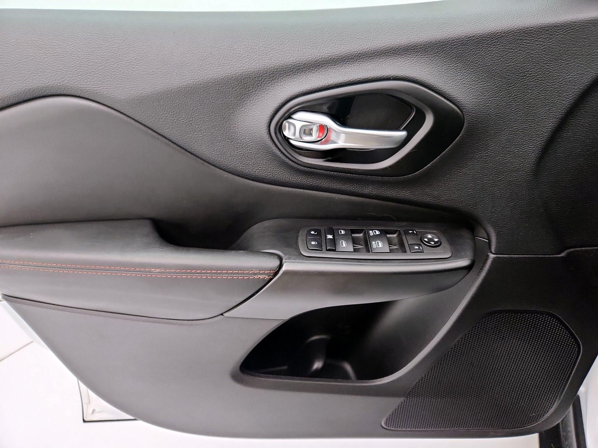 Thumbnail: 2022 Jeep Cherokee - 12