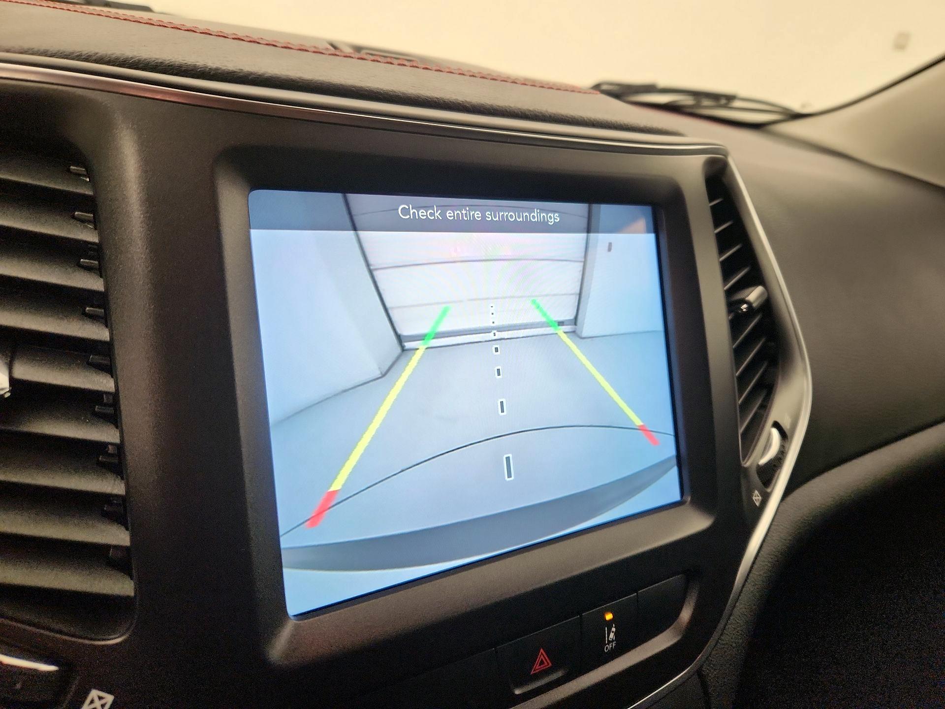 Thumbnail: 2022 Jeep Cherokee - 14