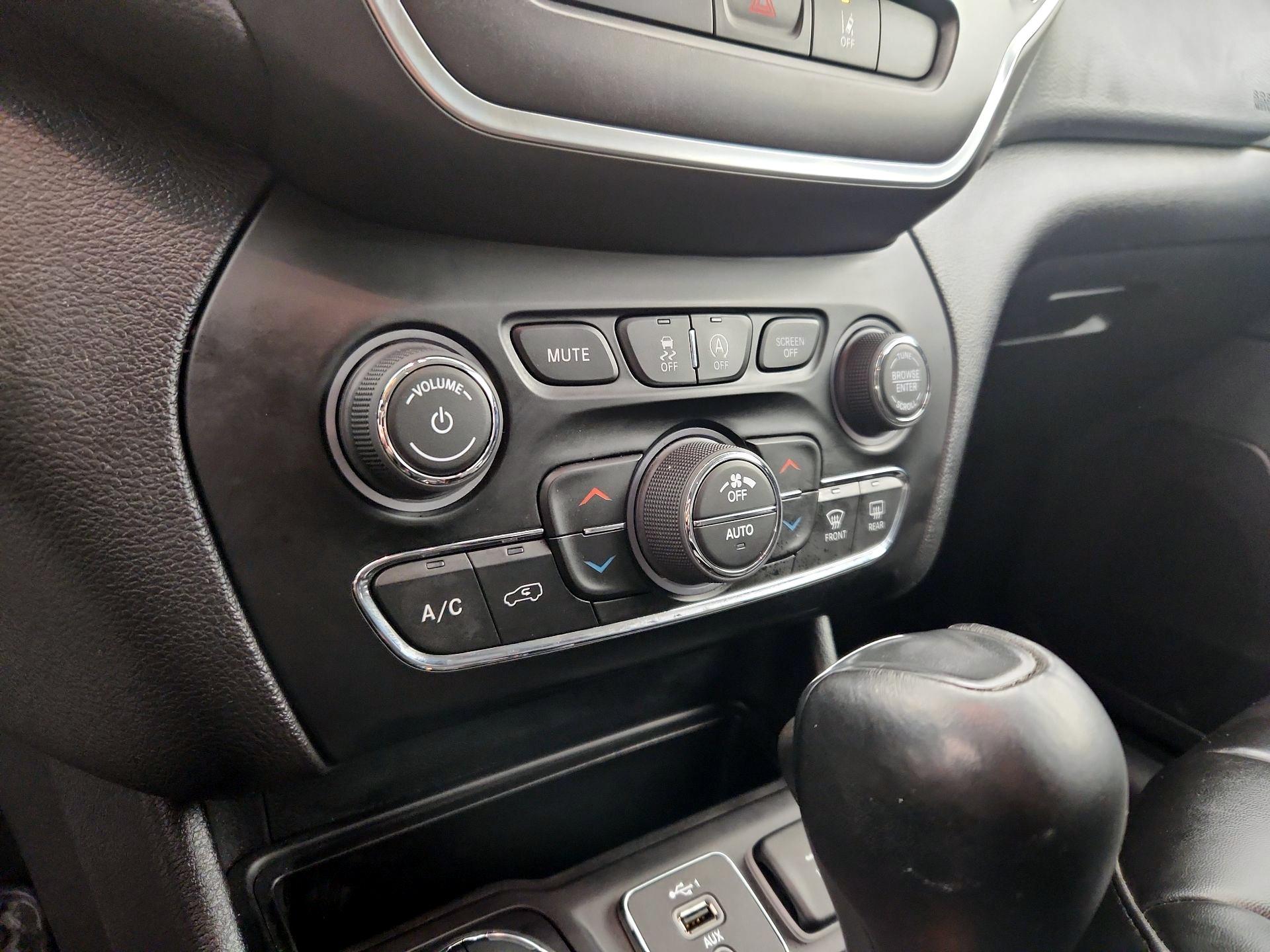 Thumbnail: 2022 Jeep Cherokee - 16