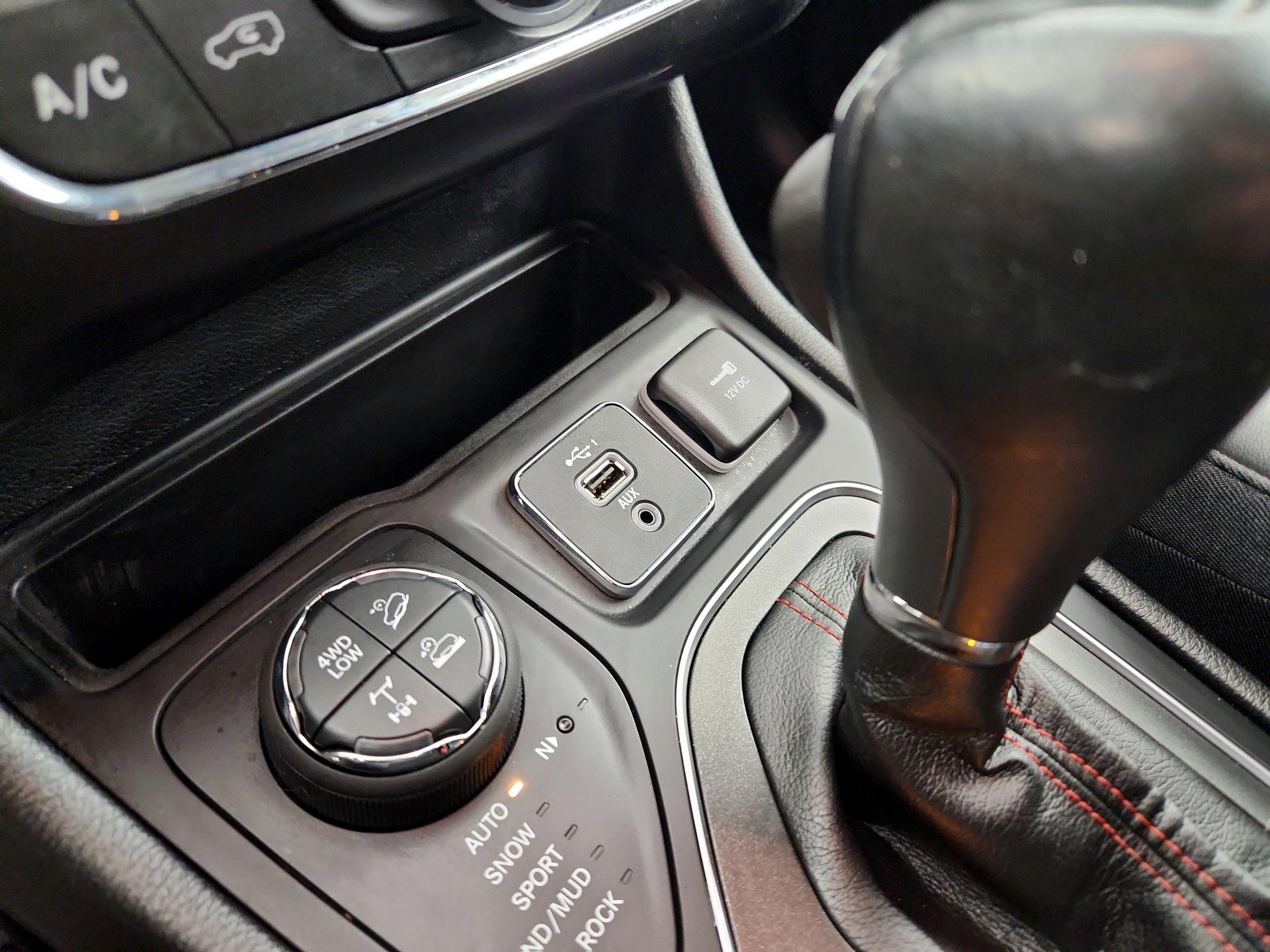 Thumbnail: 2022 Jeep Cherokee - 18