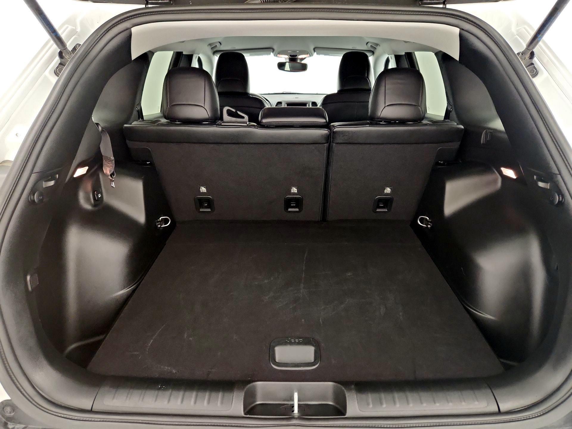 Thumbnail: 2022 Jeep Cherokee - 20