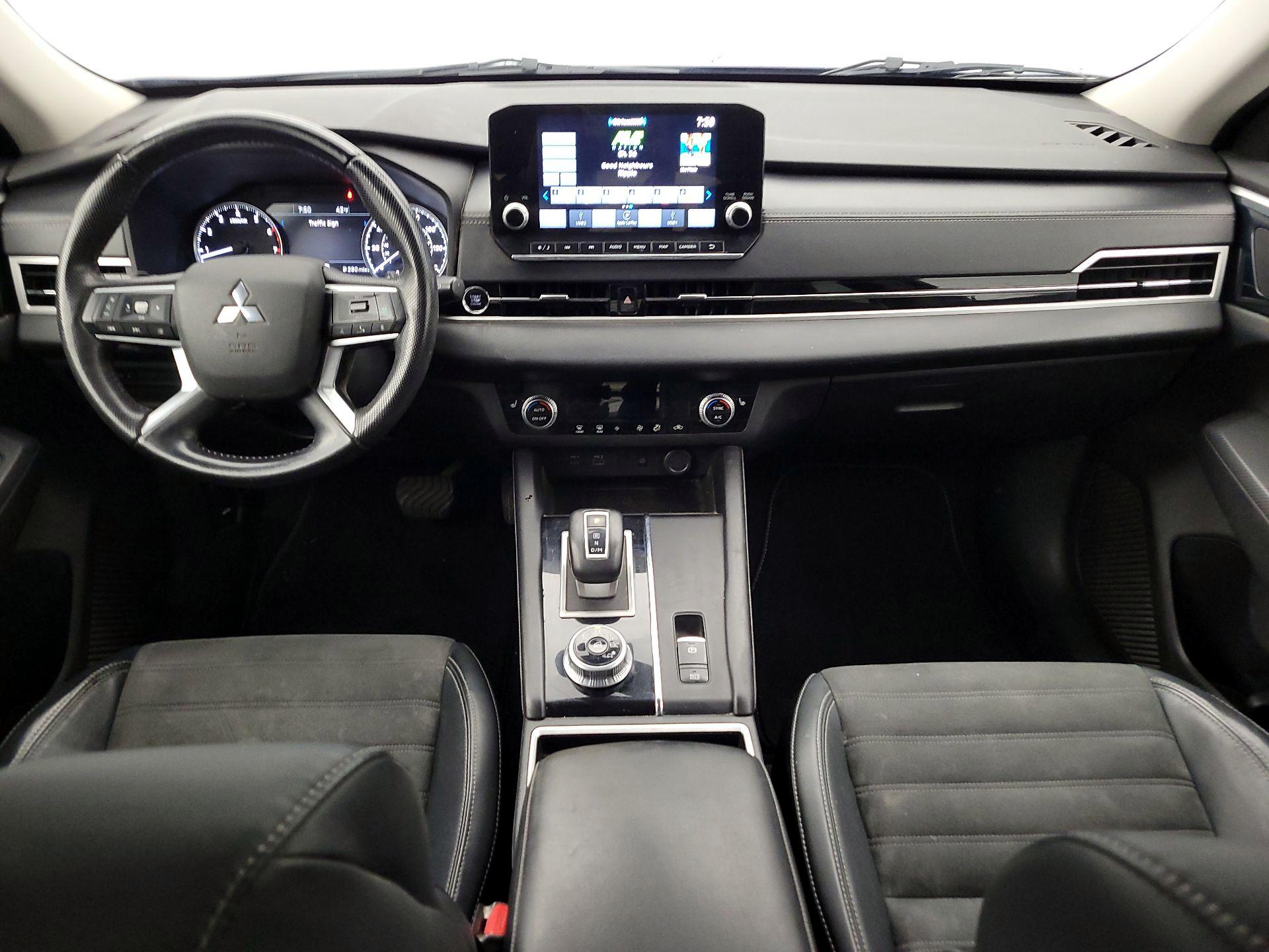 Thumbnail: 2022 Mitsubishi Outlander - 9