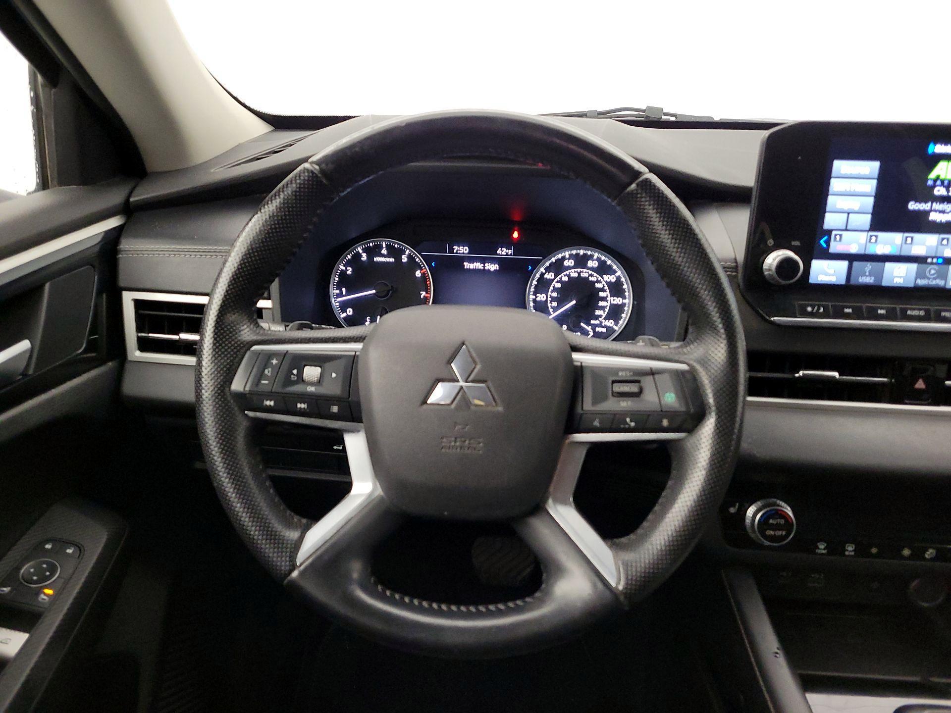 Thumbnail: 2022 Mitsubishi Outlander - 10