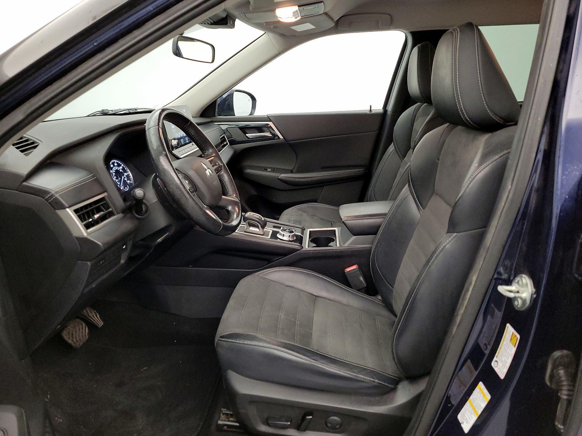 Thumbnail: 2022 Mitsubishi Outlander - 11