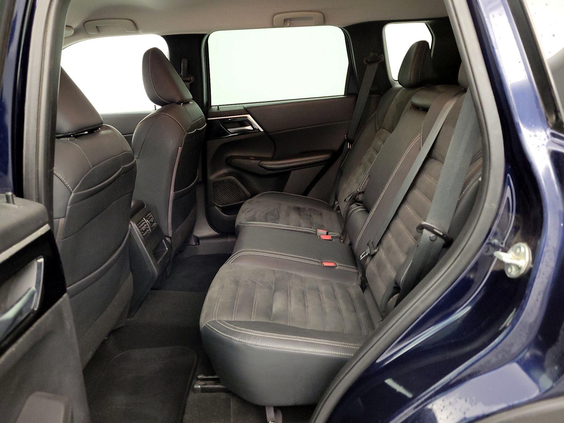 Thumbnail: 2022 Mitsubishi Outlander - 19