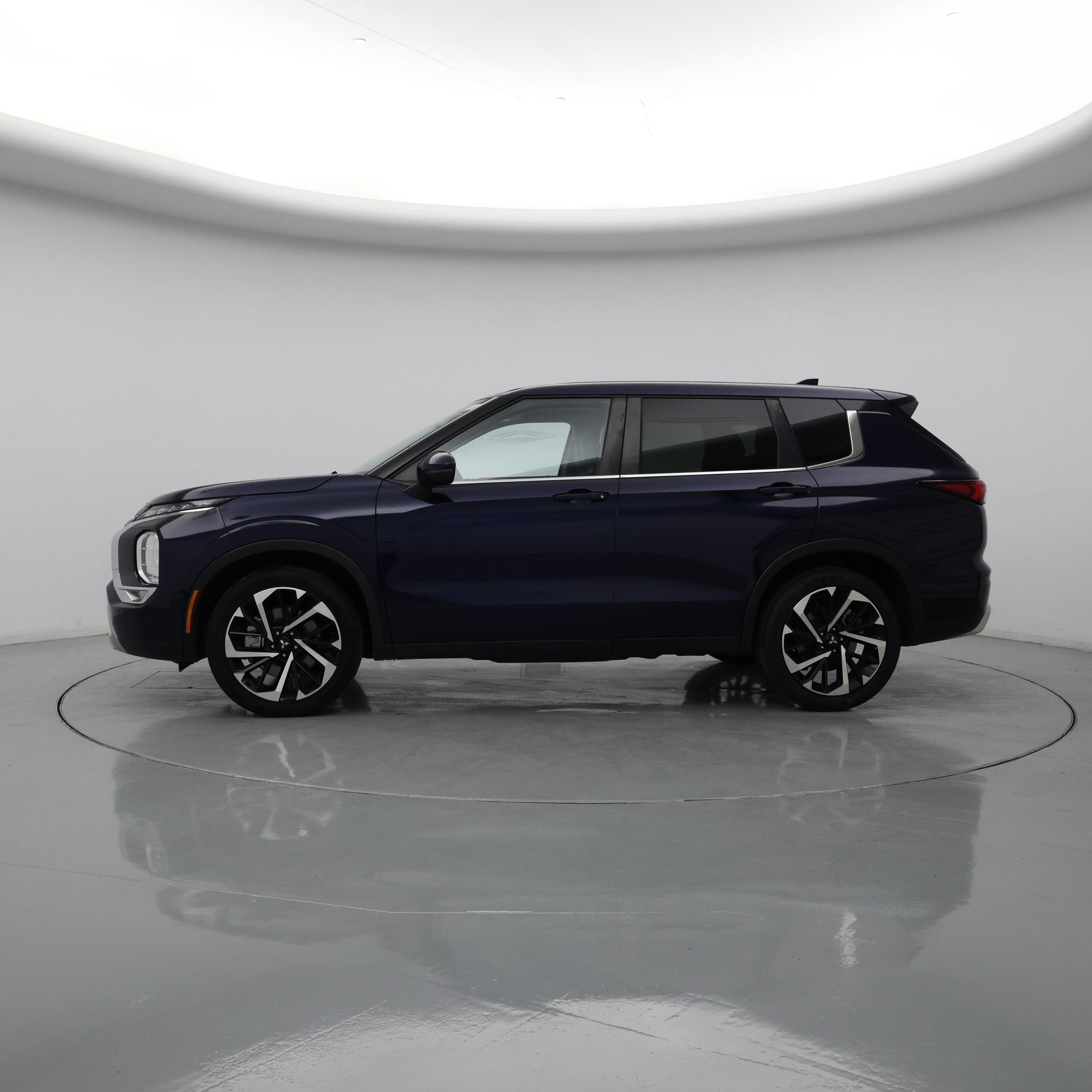 Thumbnail: 2022 Mitsubishi Outlander - 3