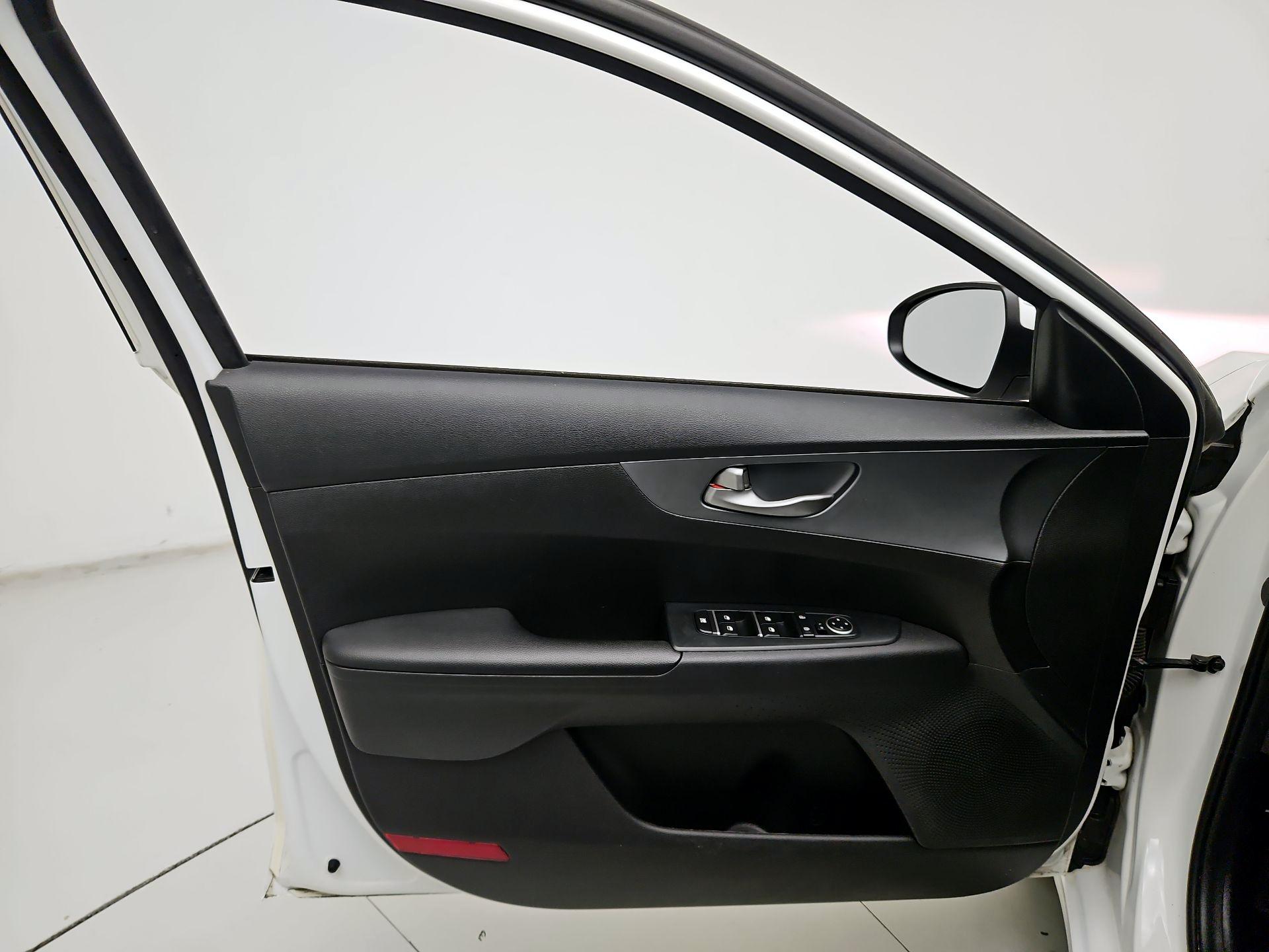 Thumbnail: 2021 Kia Forte - 12