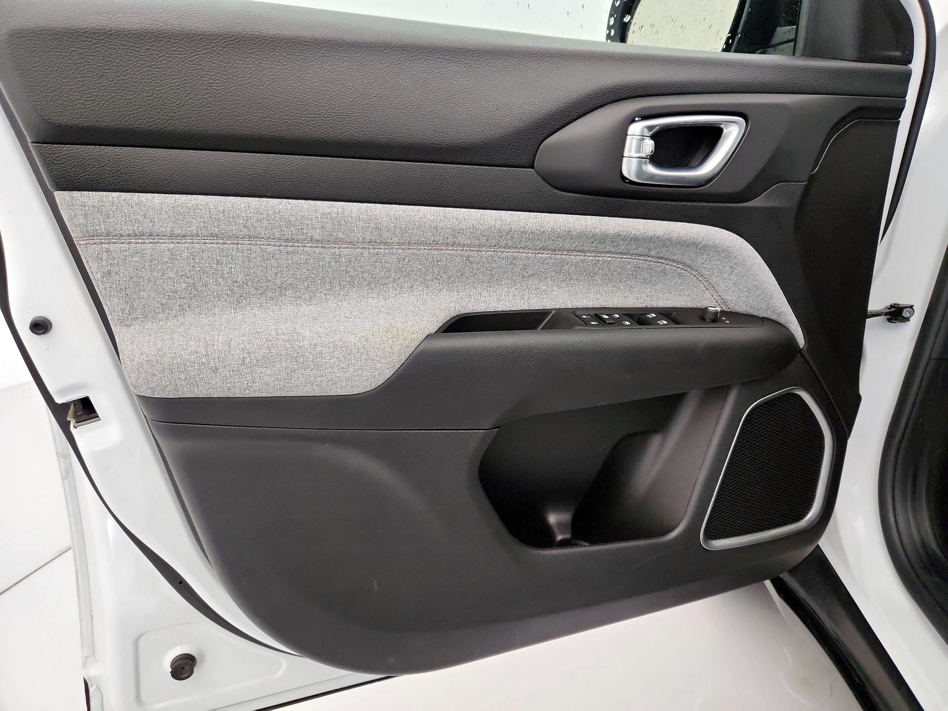 Thumbnail: 2022 Jeep Compass - 12