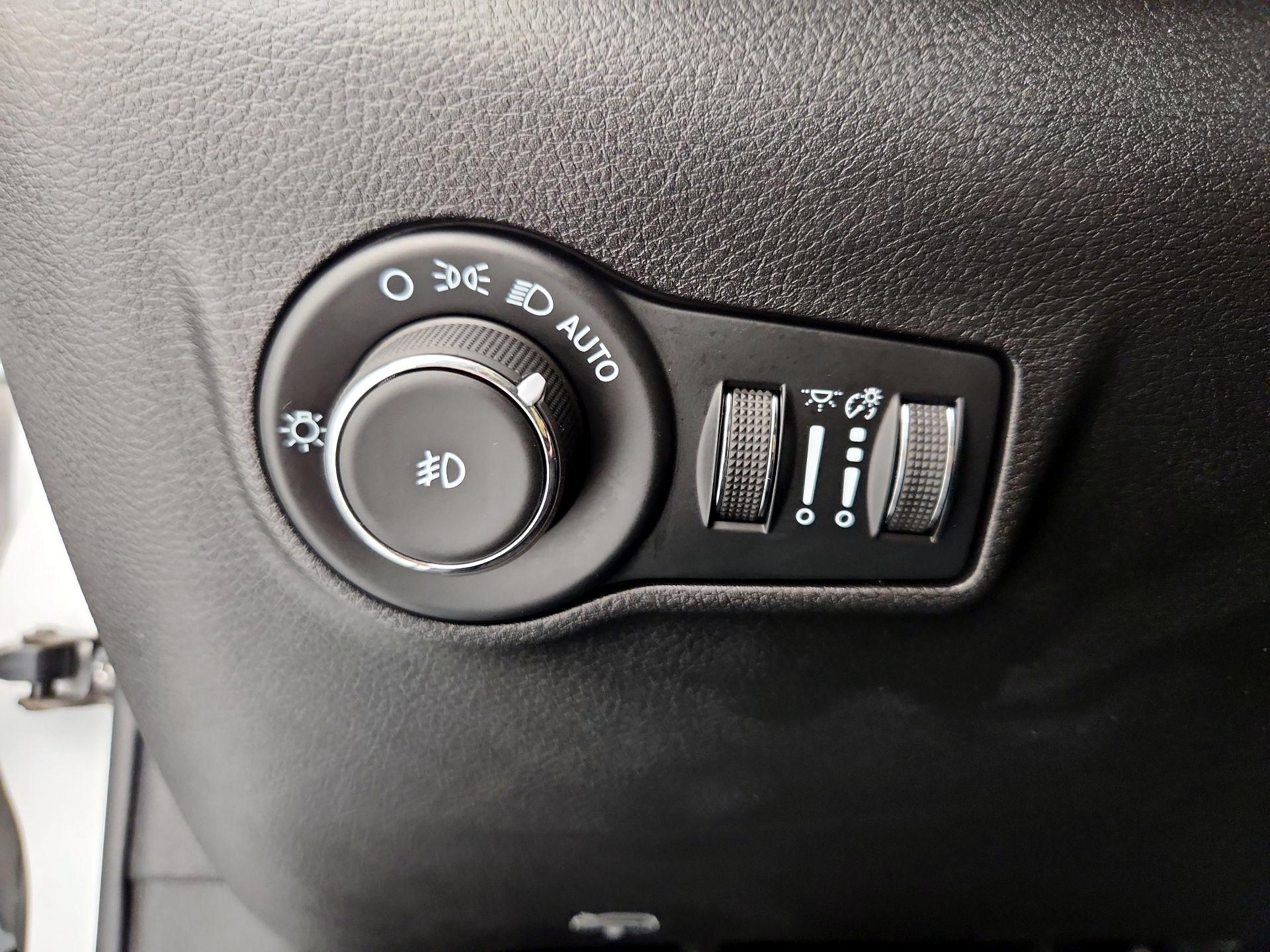 Thumbnail: 2022 Jeep Compass - 13