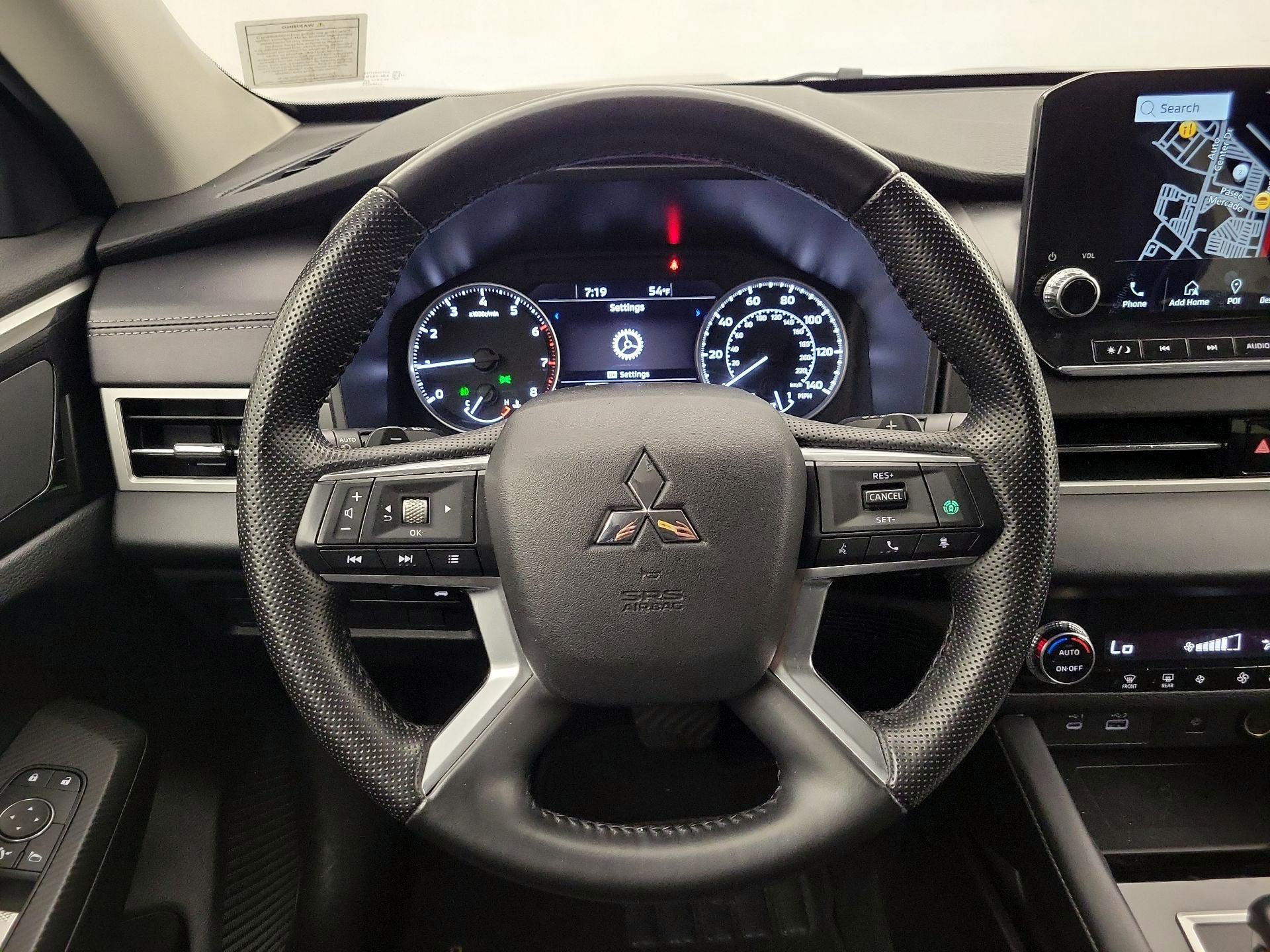 Thumbnail: 2024 Mitsubishi Outlander - 10