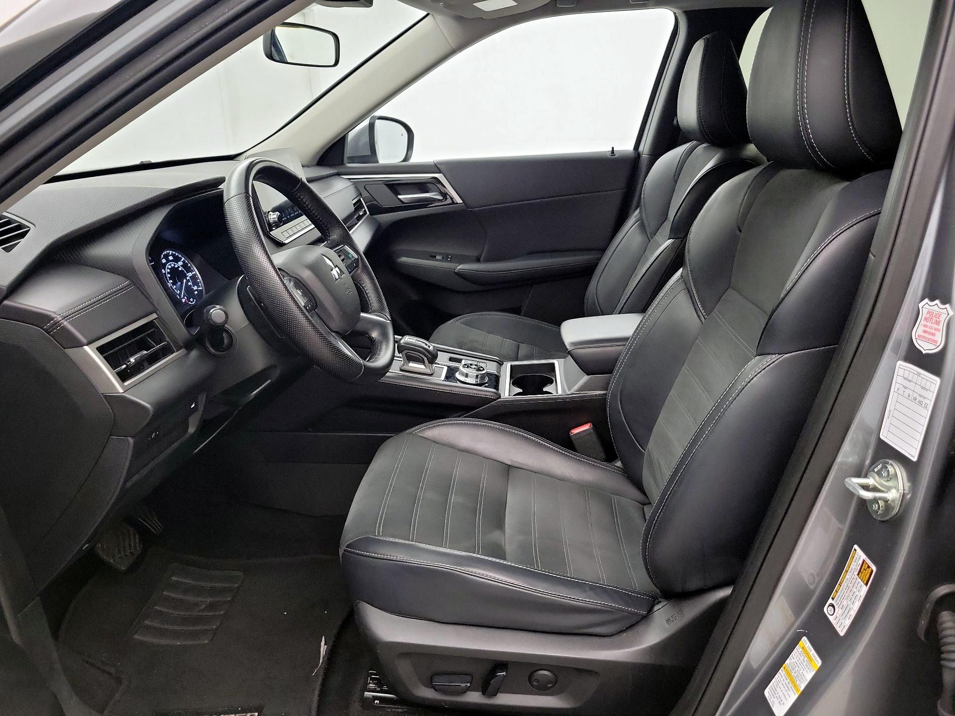 Thumbnail: 2024 Mitsubishi Outlander - 11