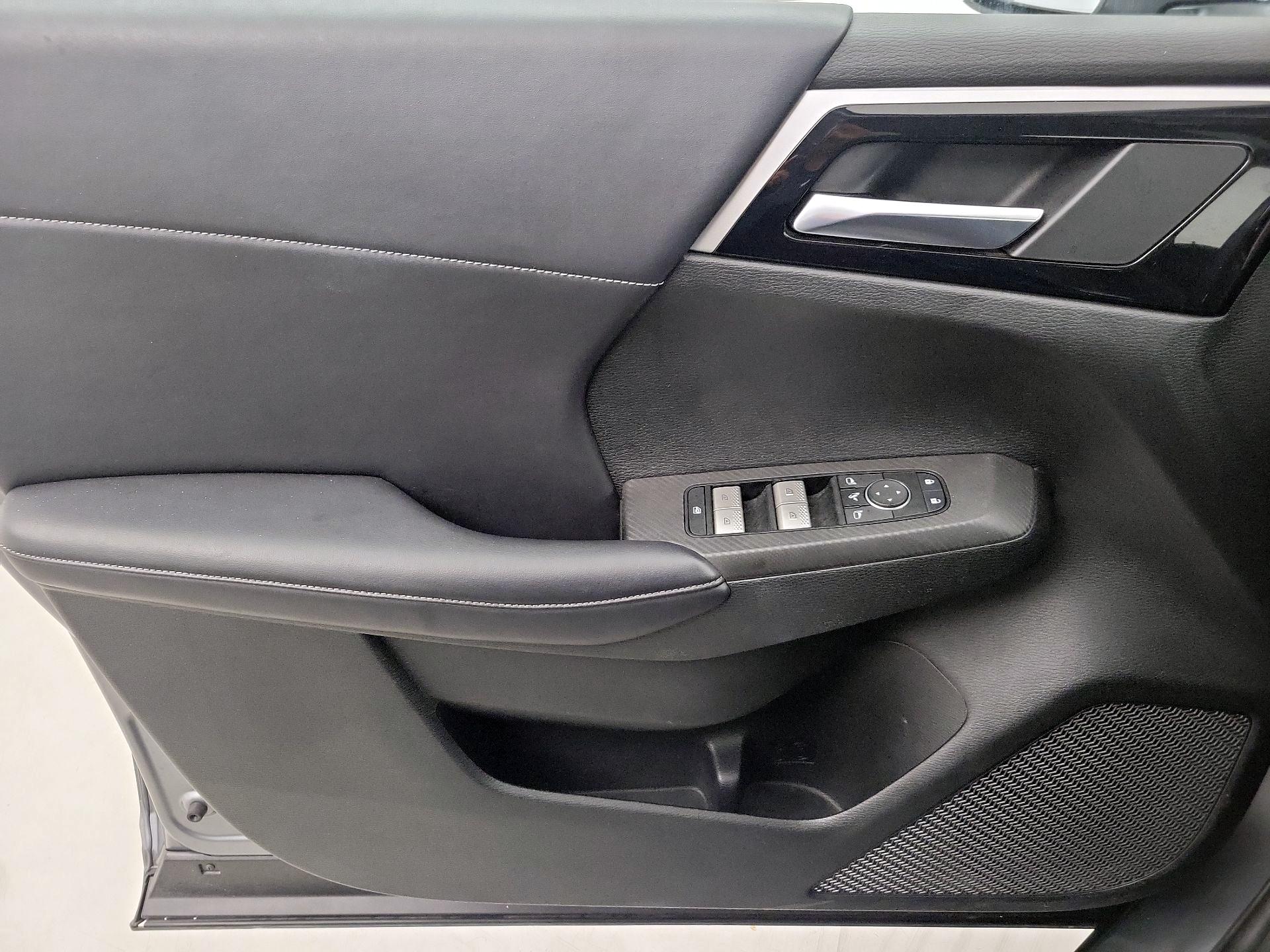 Thumbnail: 2024 Mitsubishi Outlander - 12