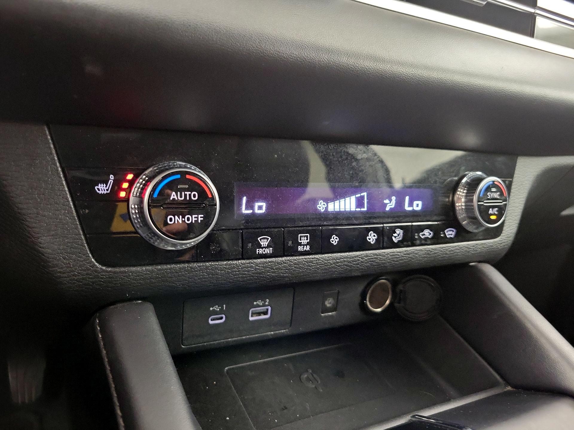 Thumbnail: 2024 Mitsubishi Outlander - 17