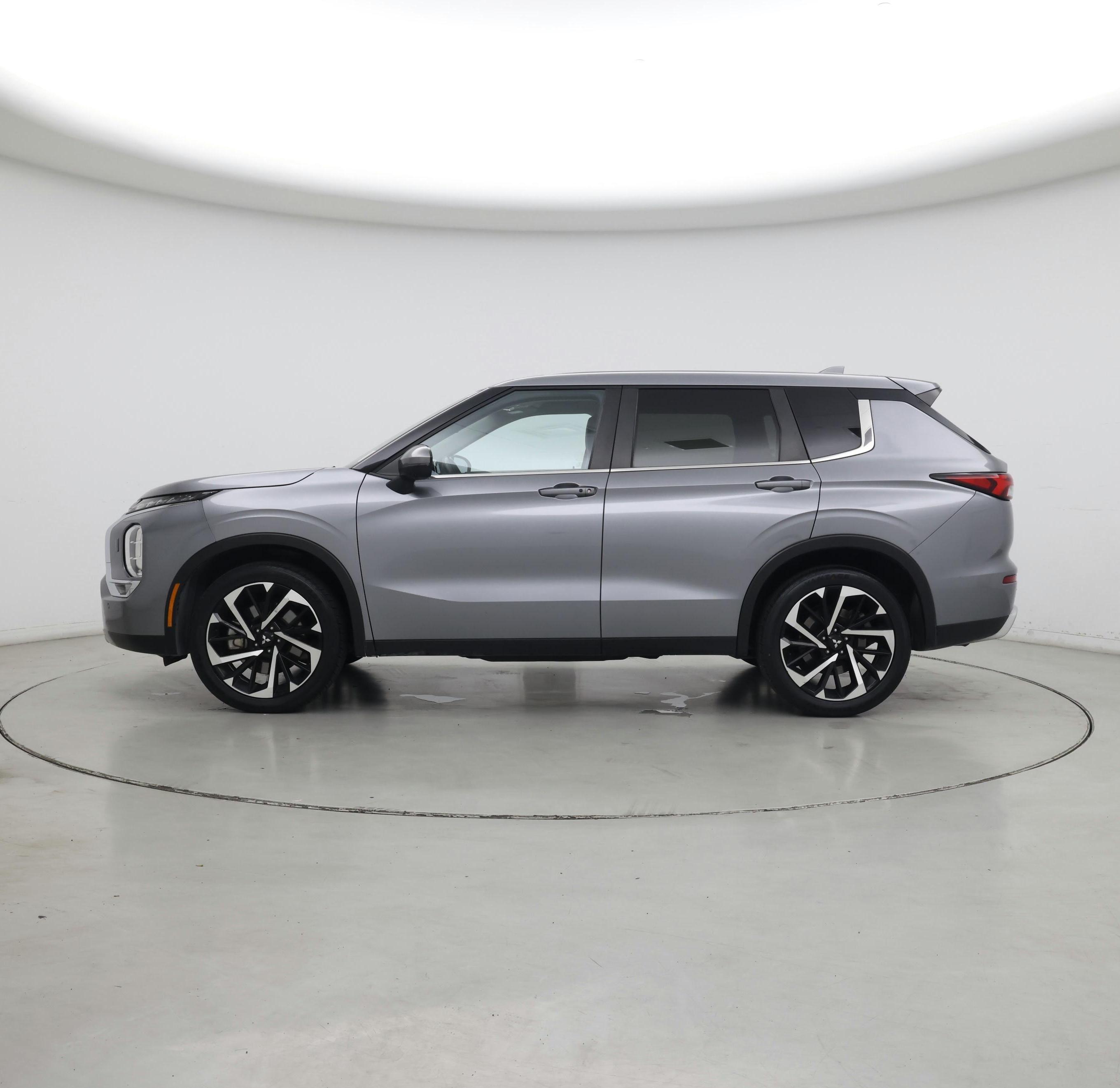 Thumbnail: 2024 Mitsubishi Outlander - 3