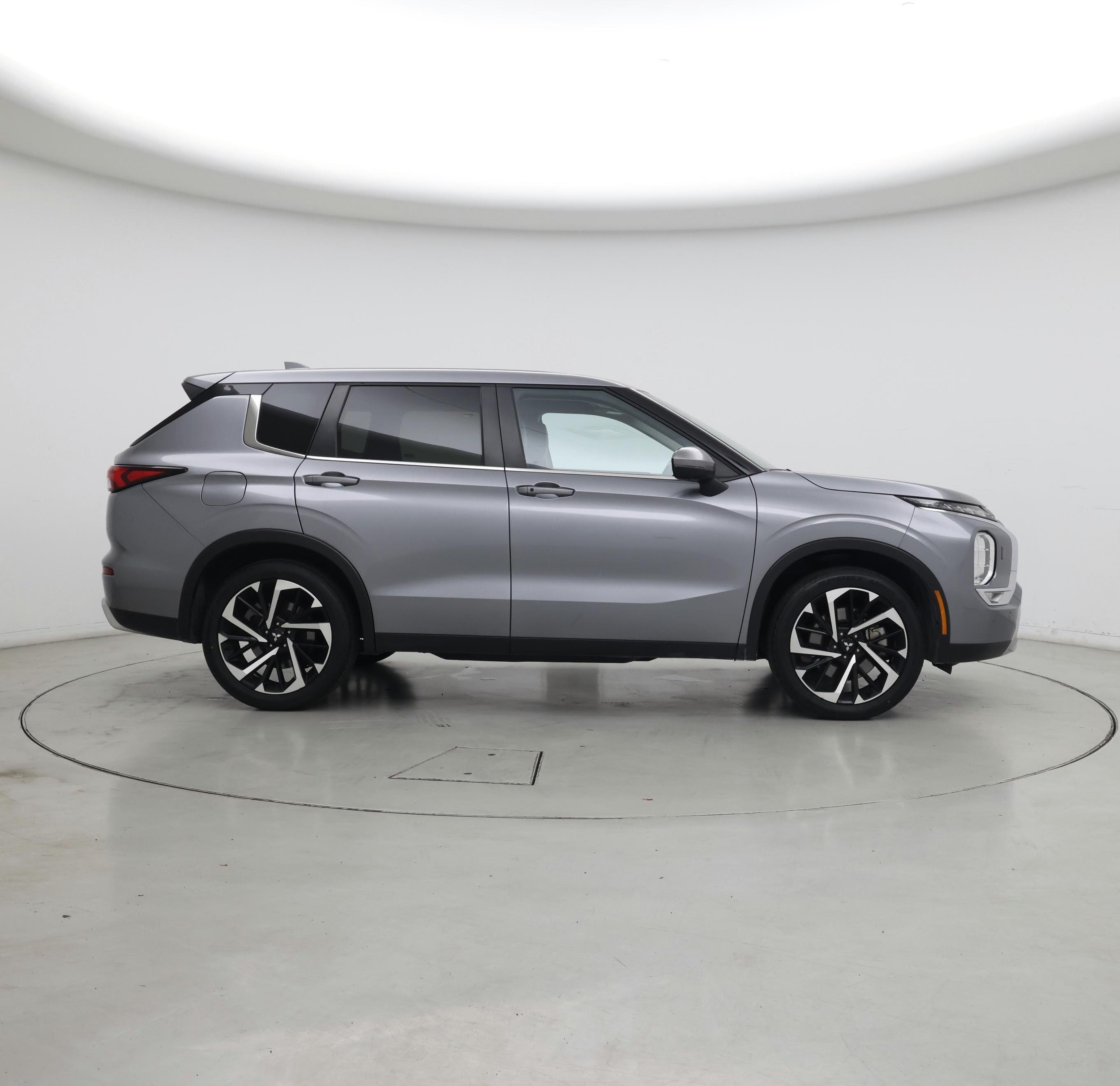 Thumbnail: 2024 Mitsubishi Outlander - 7