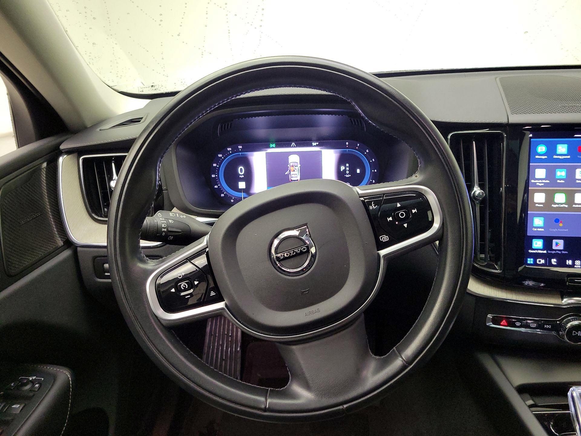 Thumbnail: 2022 Volvo XC60 - 10