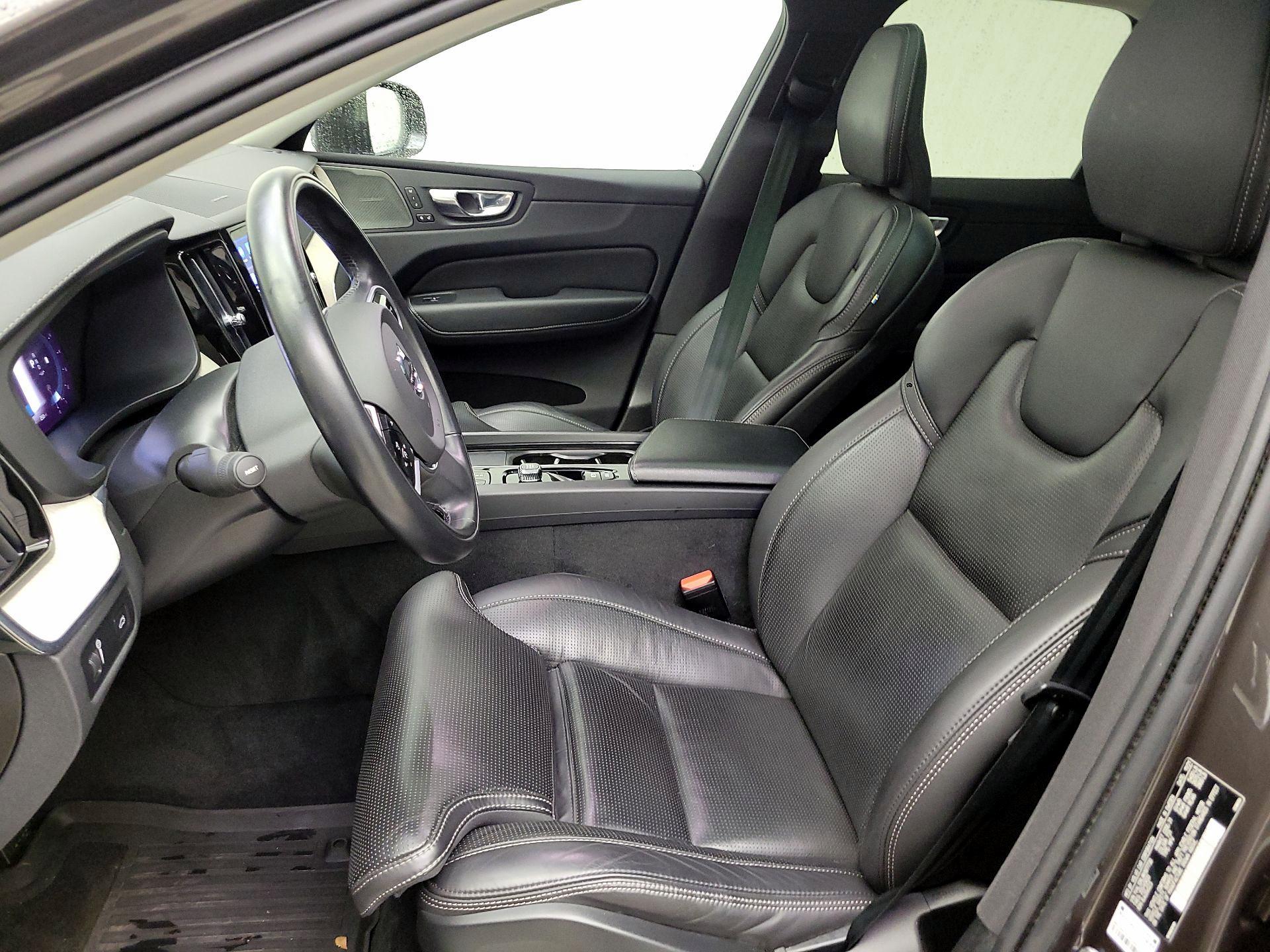 Thumbnail: 2022 Volvo XC60 - 11