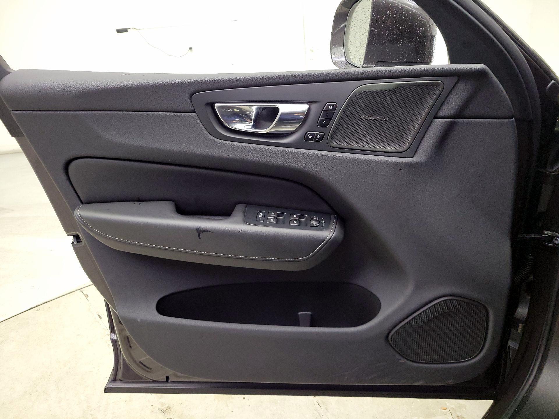 Thumbnail: 2022 Volvo XC60 - 12