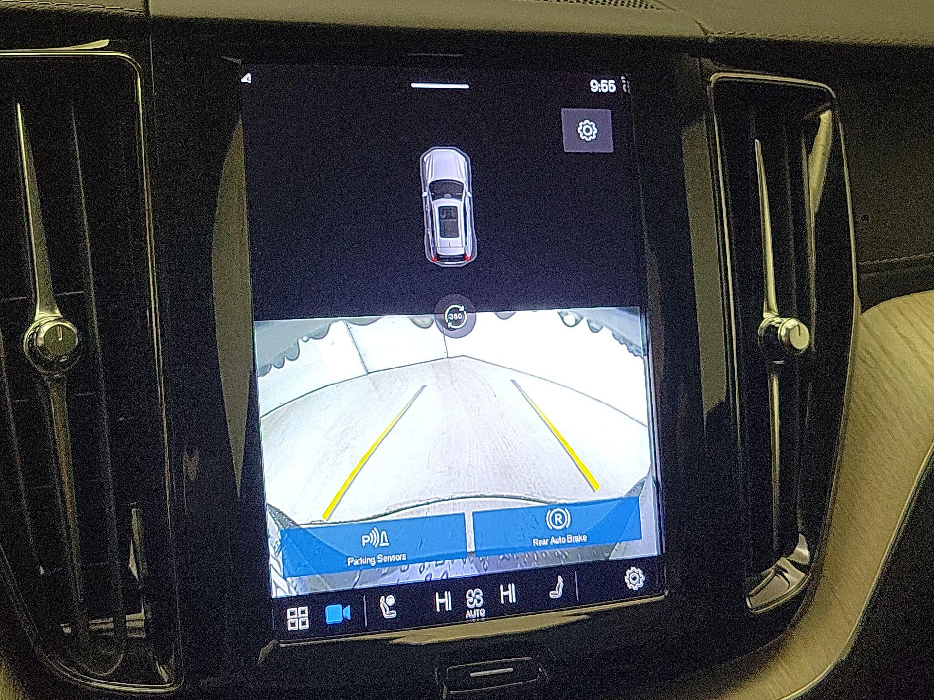 Thumbnail: 2022 Volvo XC60 - 14