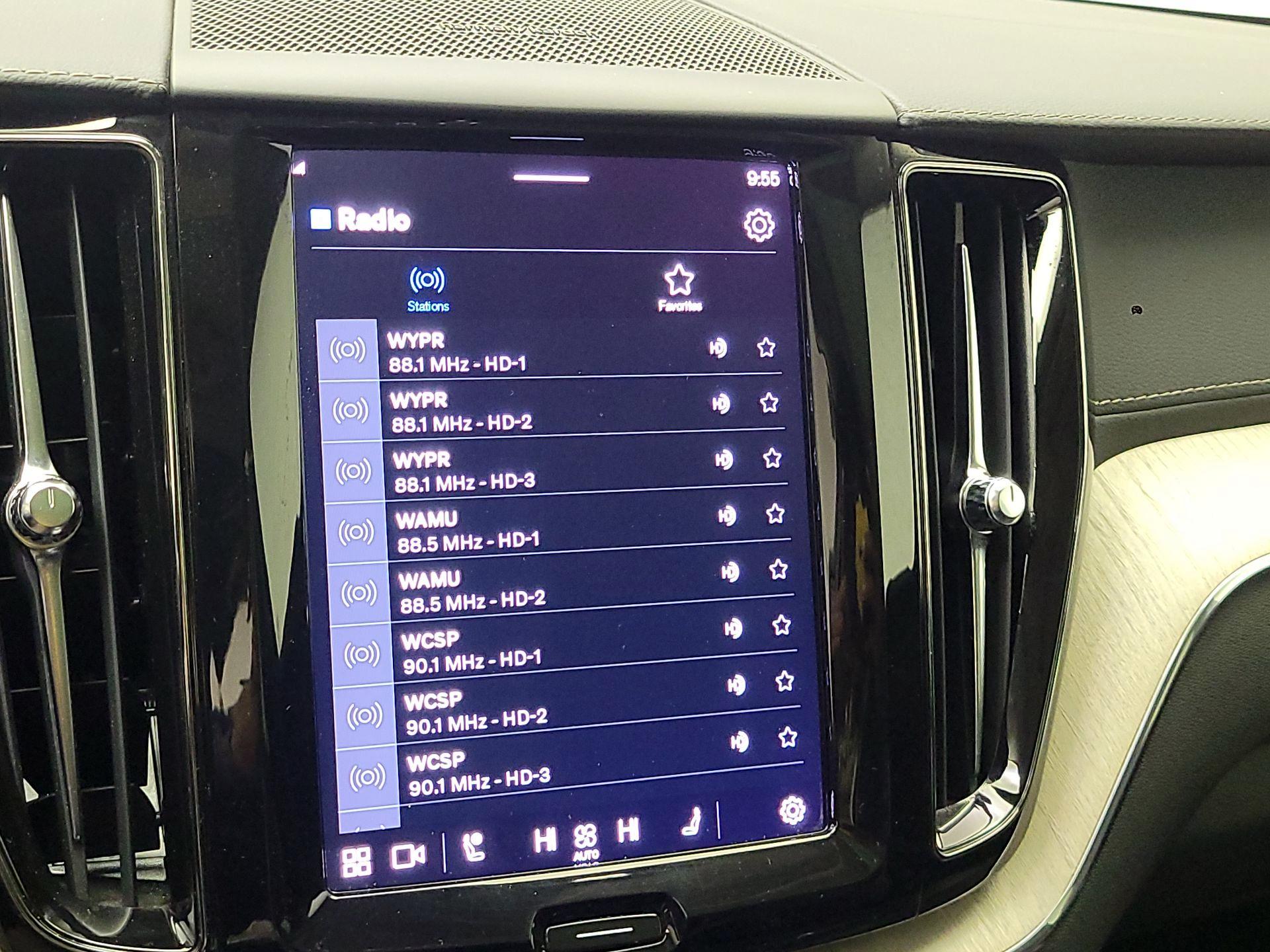 Thumbnail: 2022 Volvo XC60 - 15