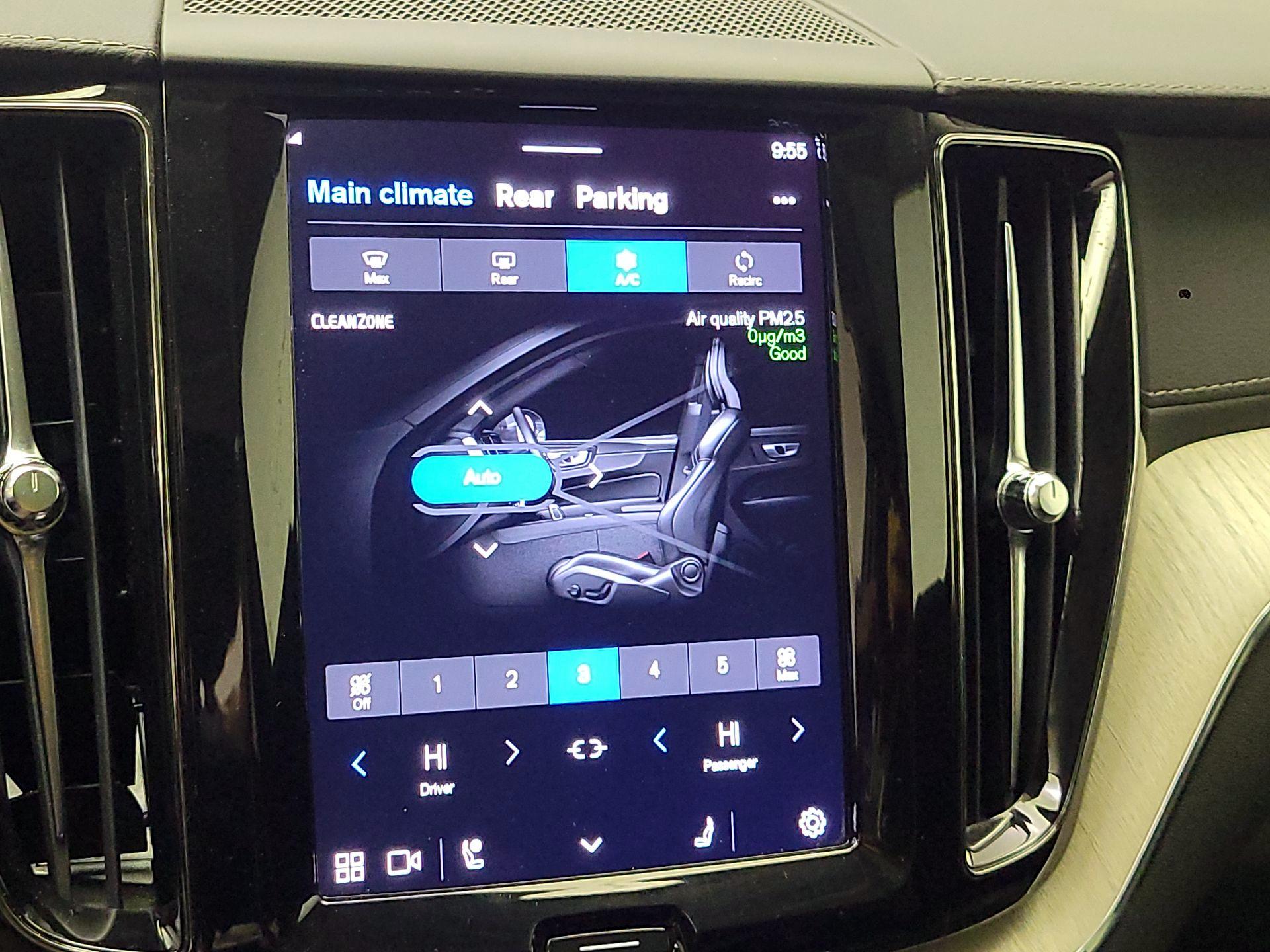 Thumbnail: 2022 Volvo XC60 - 16