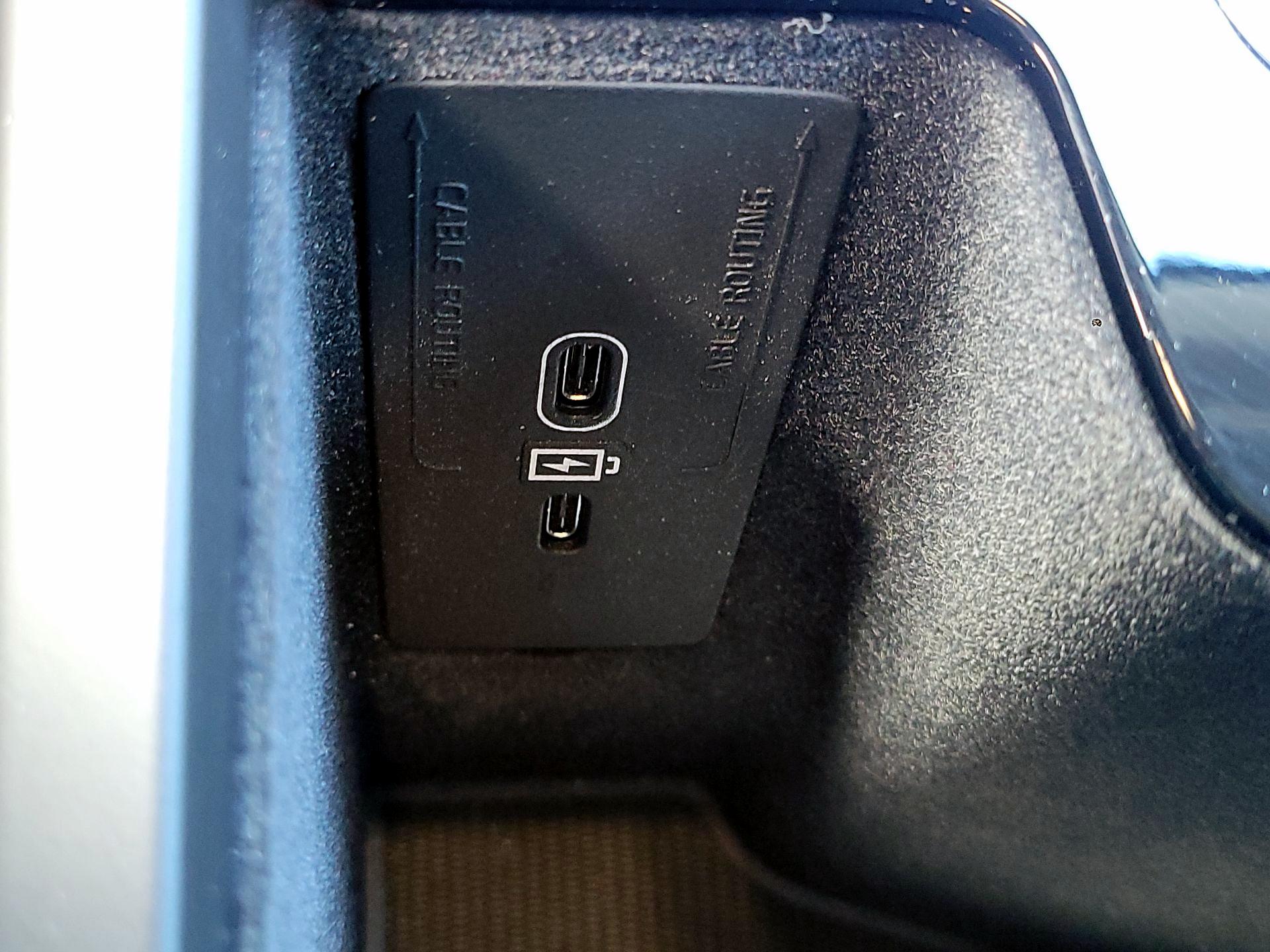 Thumbnail: 2022 Volvo XC60 - 18