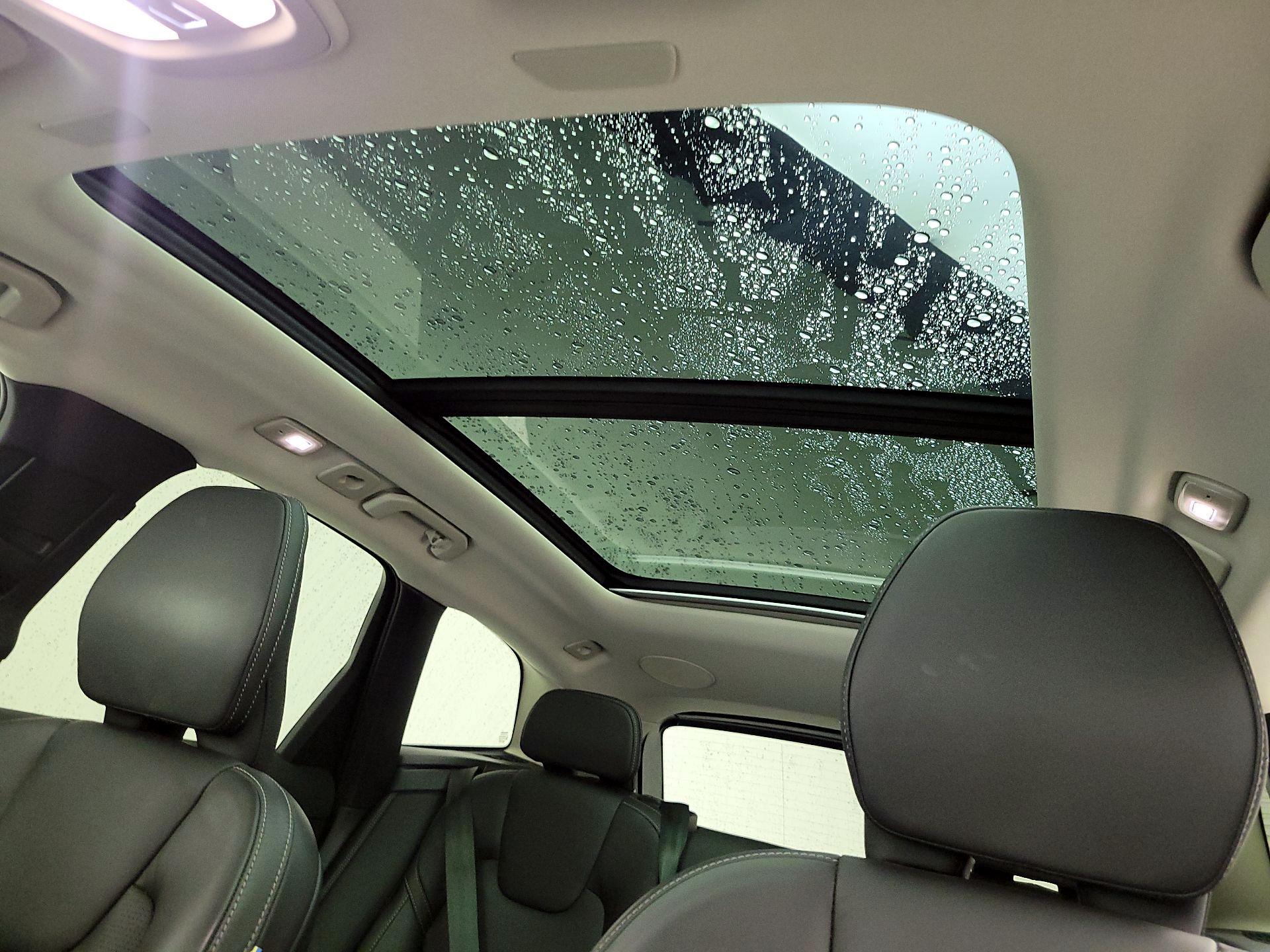 Thumbnail: 2022 Volvo XC60 - 19