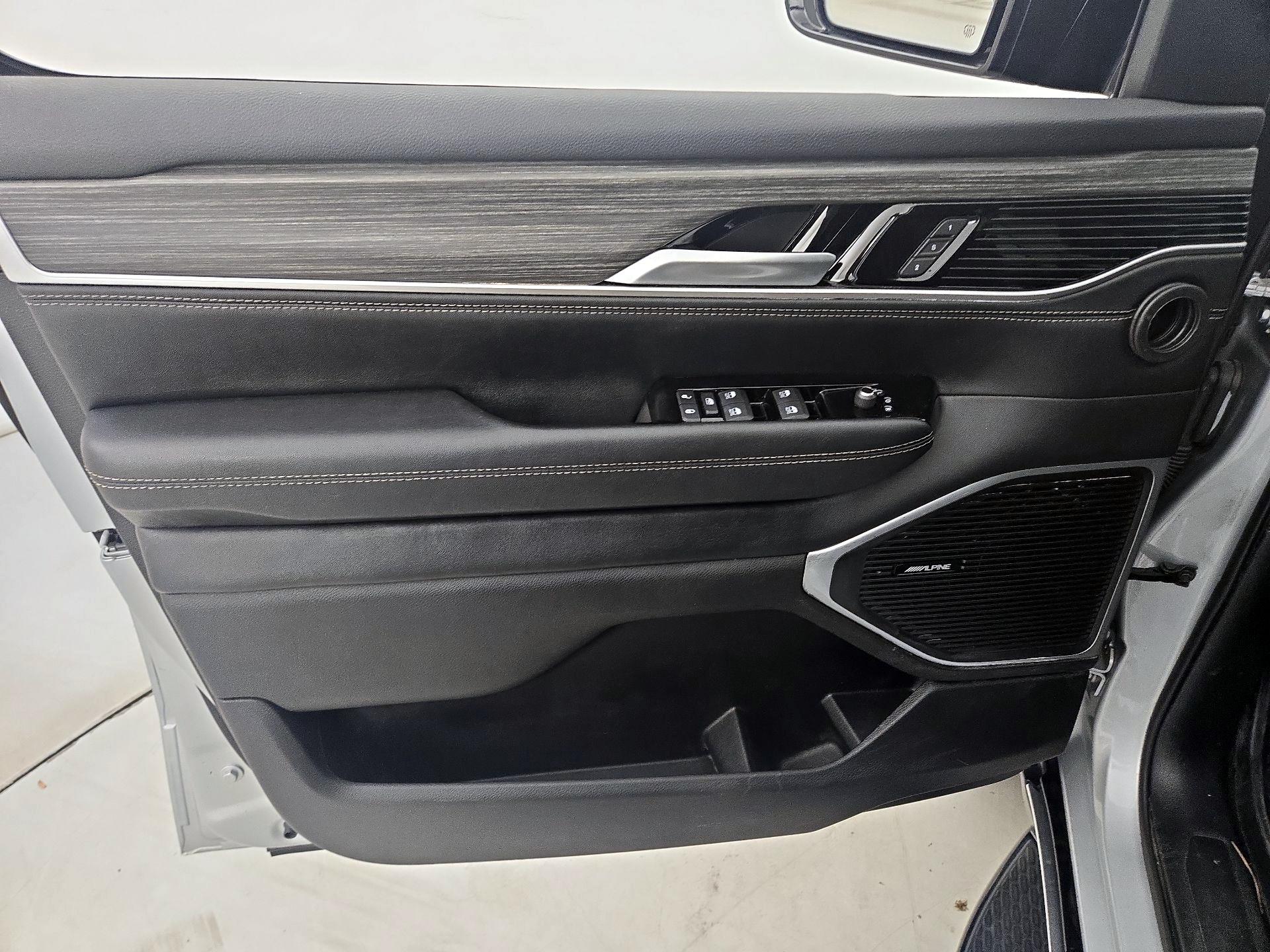 Thumbnail: 2024 Jeep Wagoneer - 12