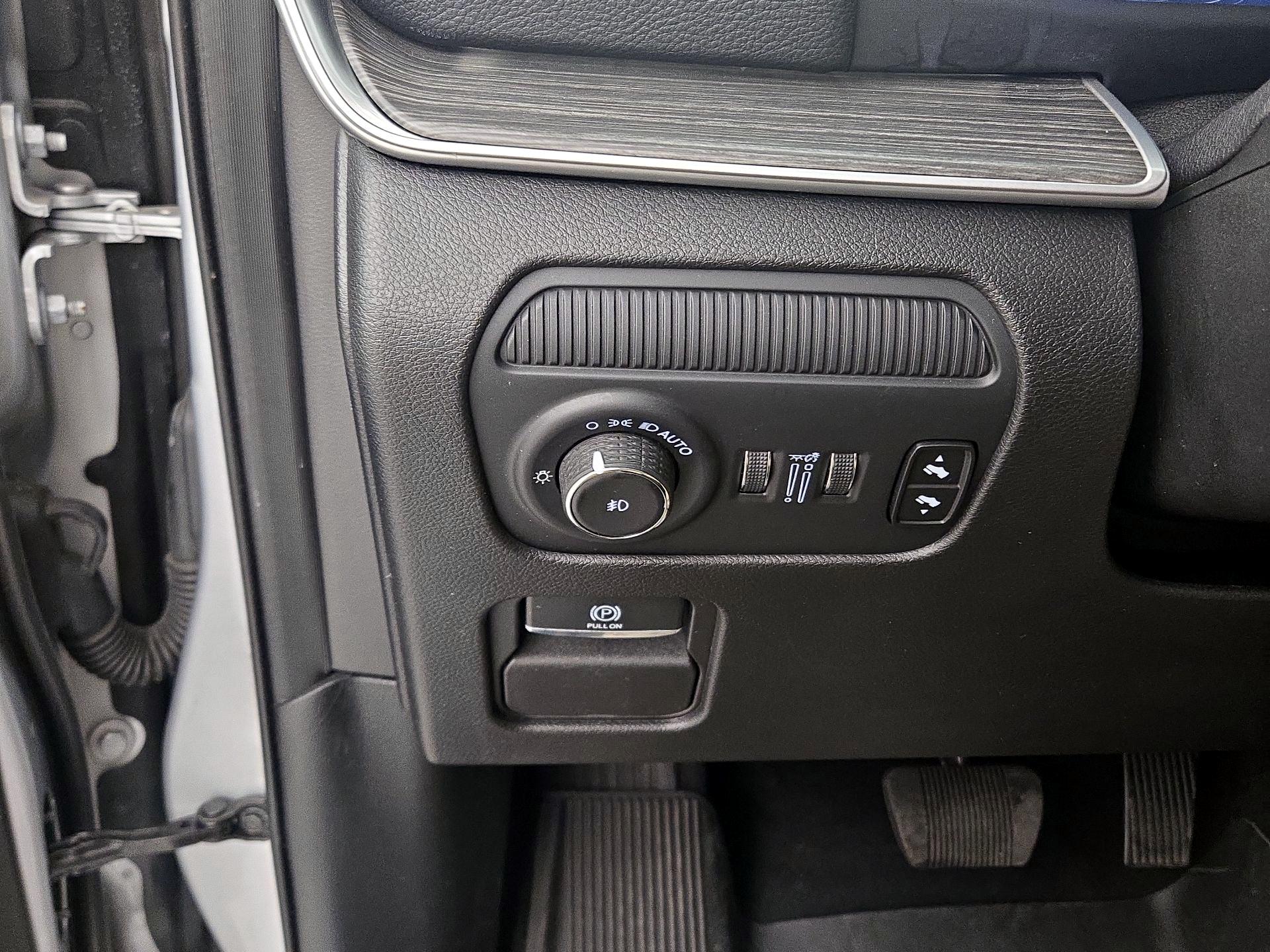 Thumbnail: 2024 Jeep Wagoneer - 13