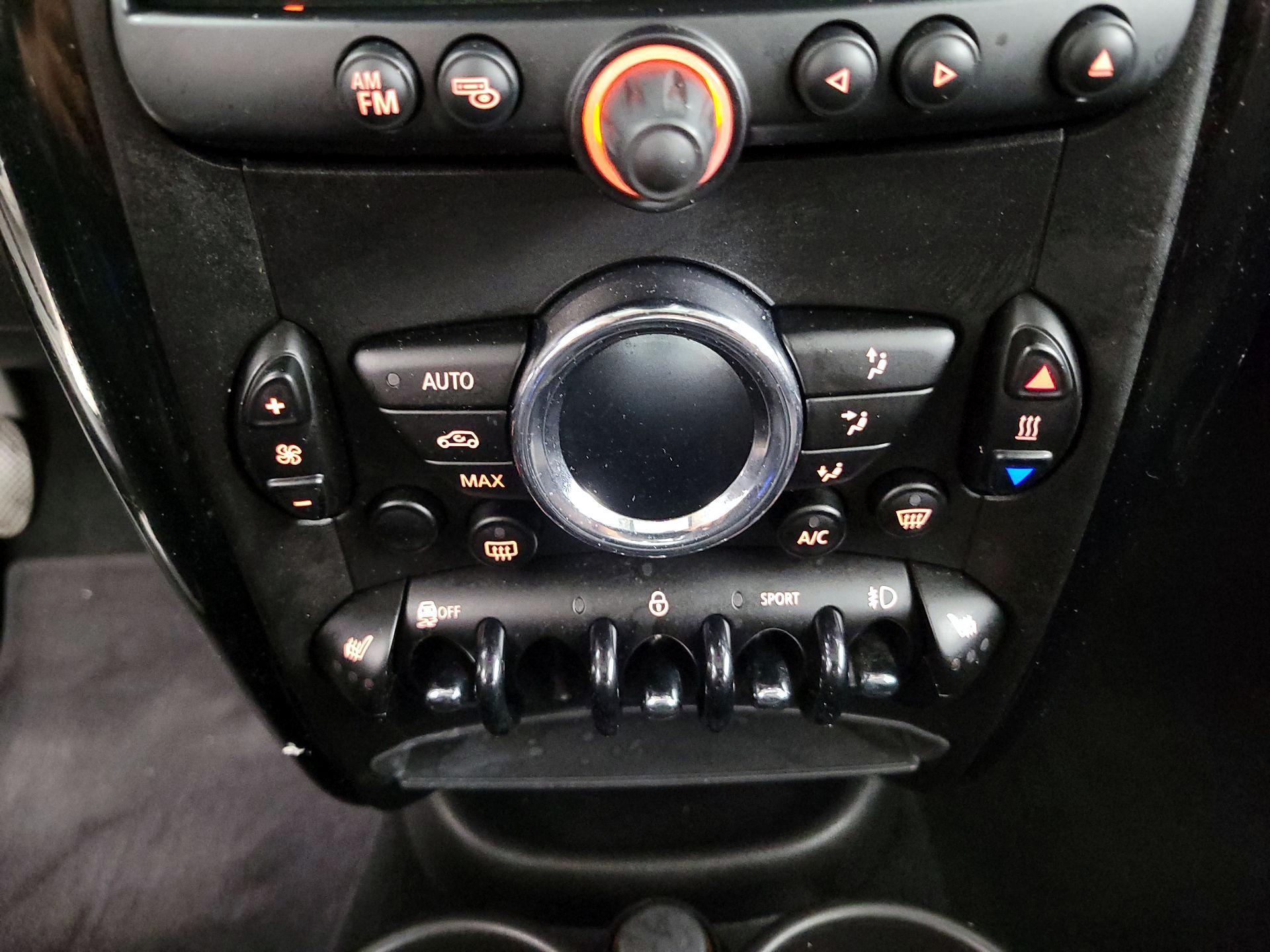 Thumbnail: 2015 MINI Cooper Countryman - 15