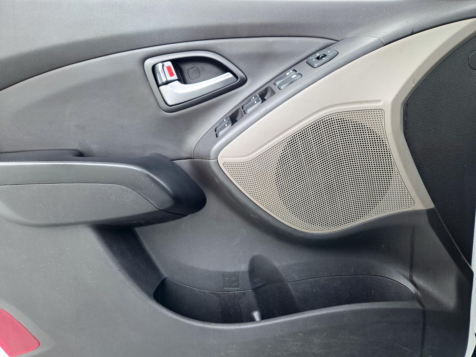 Thumbnail: 2015 Hyundai Tucson - 12