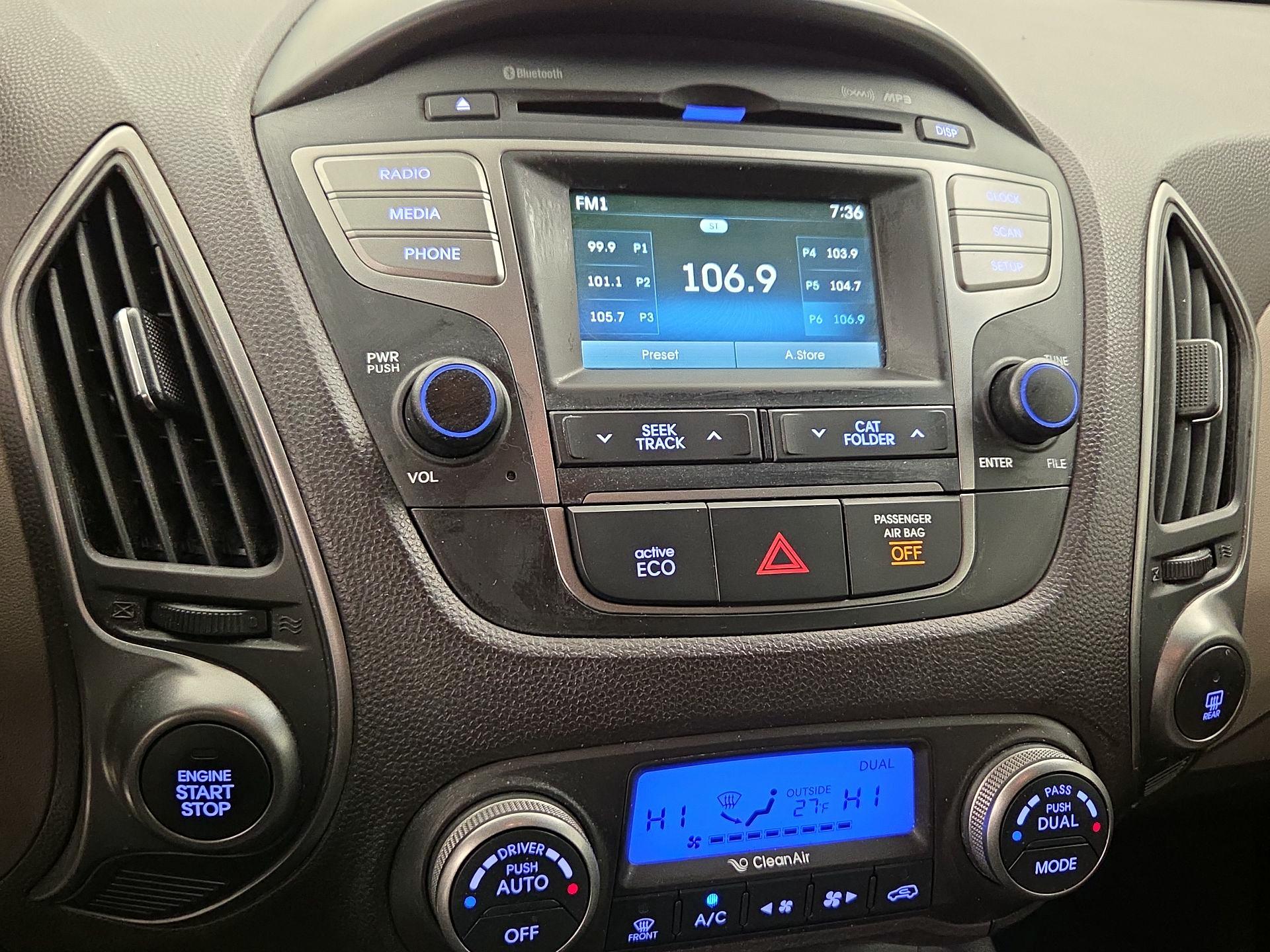 Thumbnail: 2015 Hyundai Tucson - 15