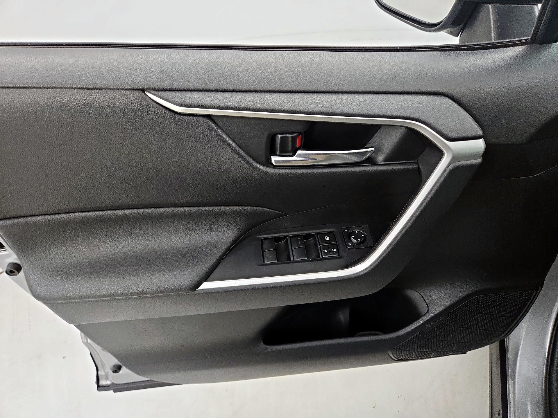 Thumbnail: 2019 Toyota RAV4 - 12